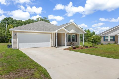 A home in DeFuniak Springs