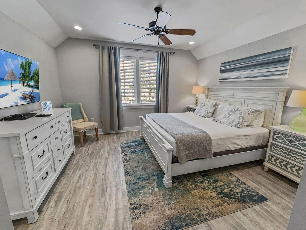 BUNGALOS AT SANDESTIN - Residential