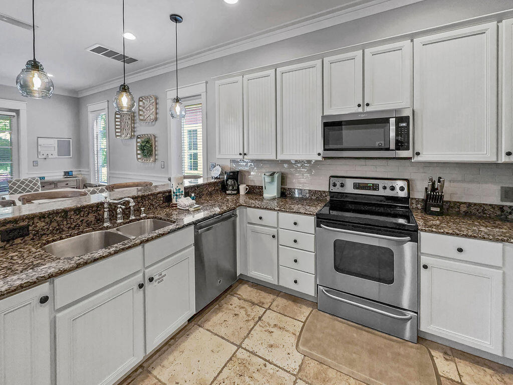 BUNGALOS AT SANDESTIN - Residential