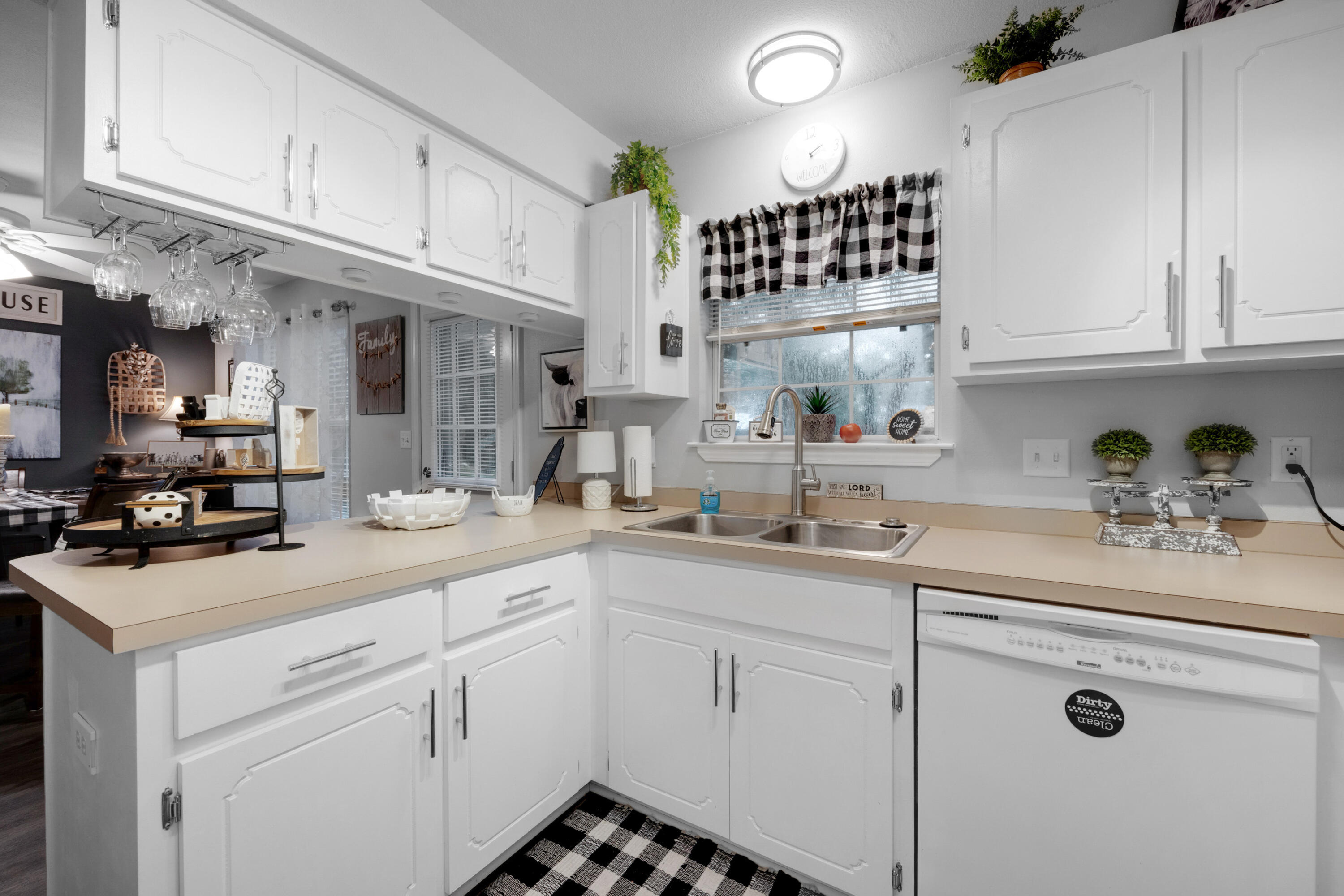 BEDFORD SQUARE T/H - Residential