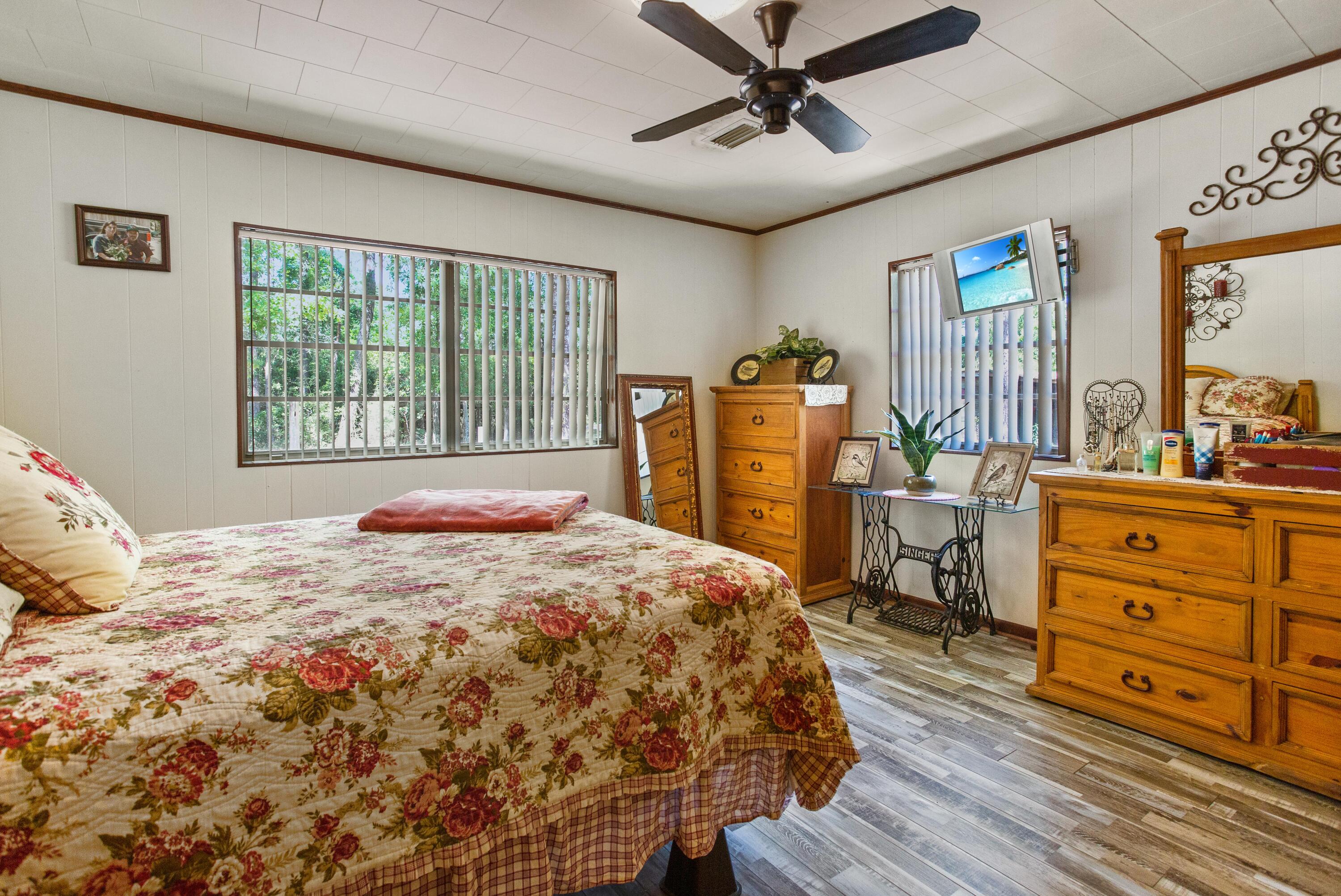 METES & BOUNDS - Land