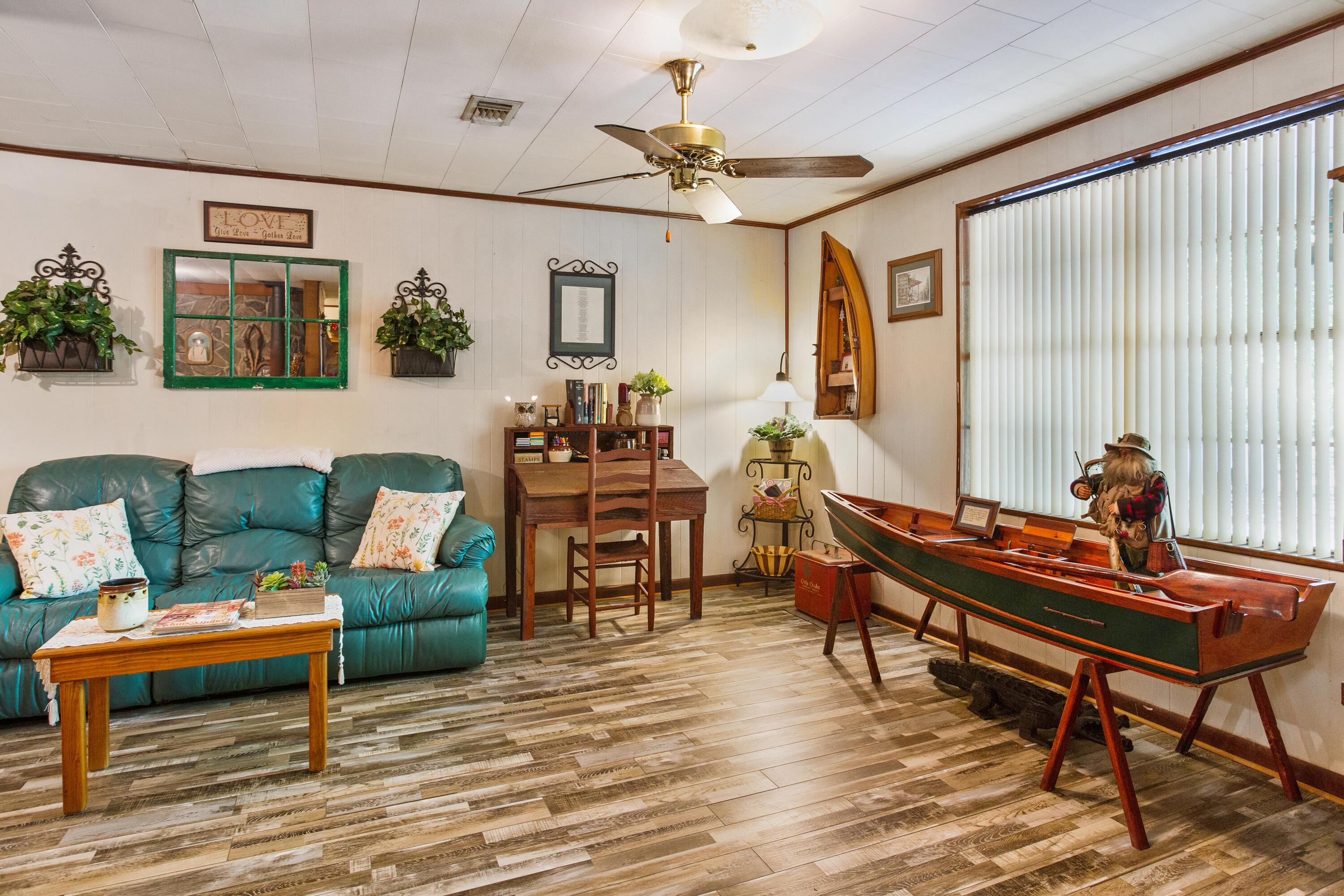 METES & BOUNDS - Land