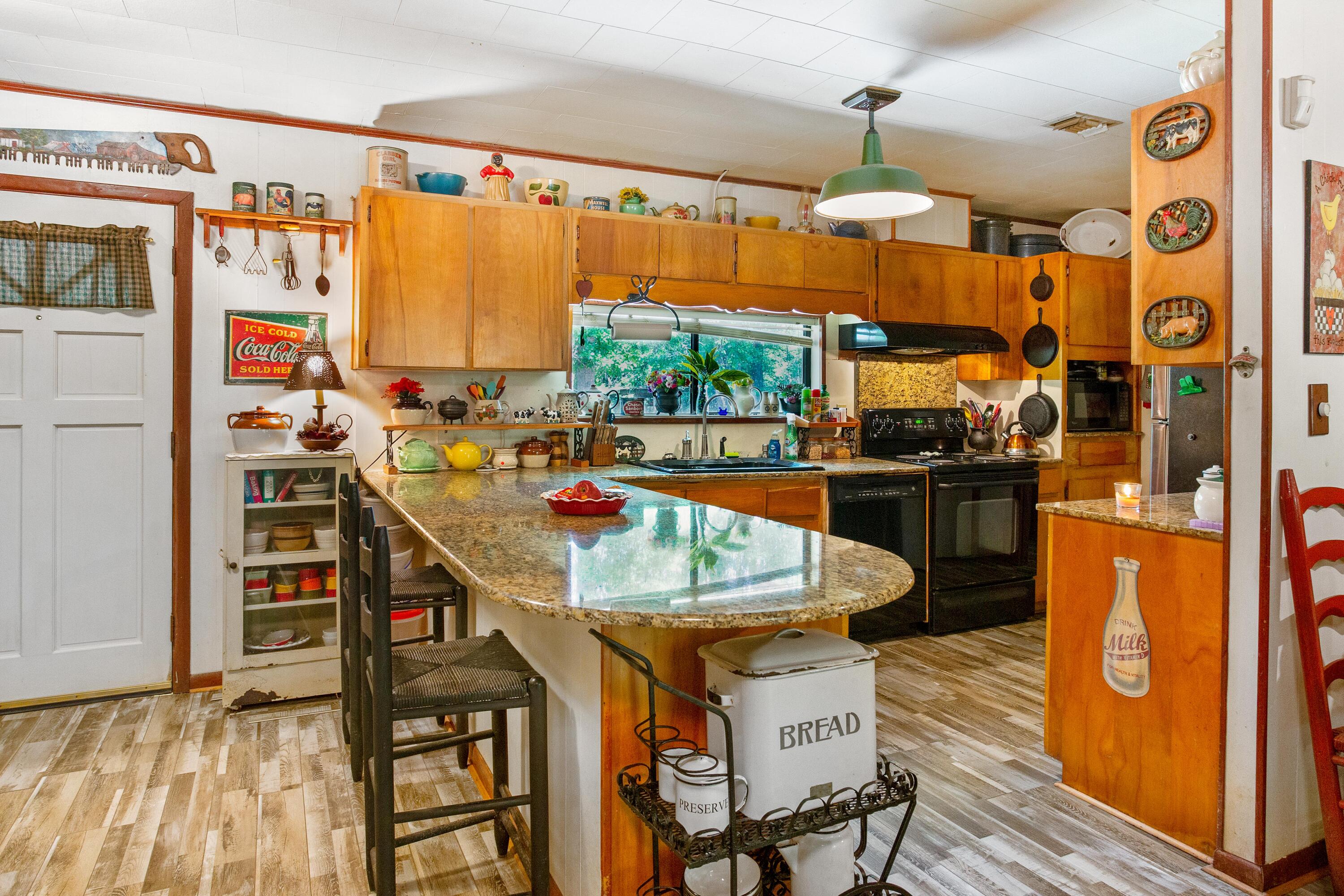 METES & BOUNDS - Land