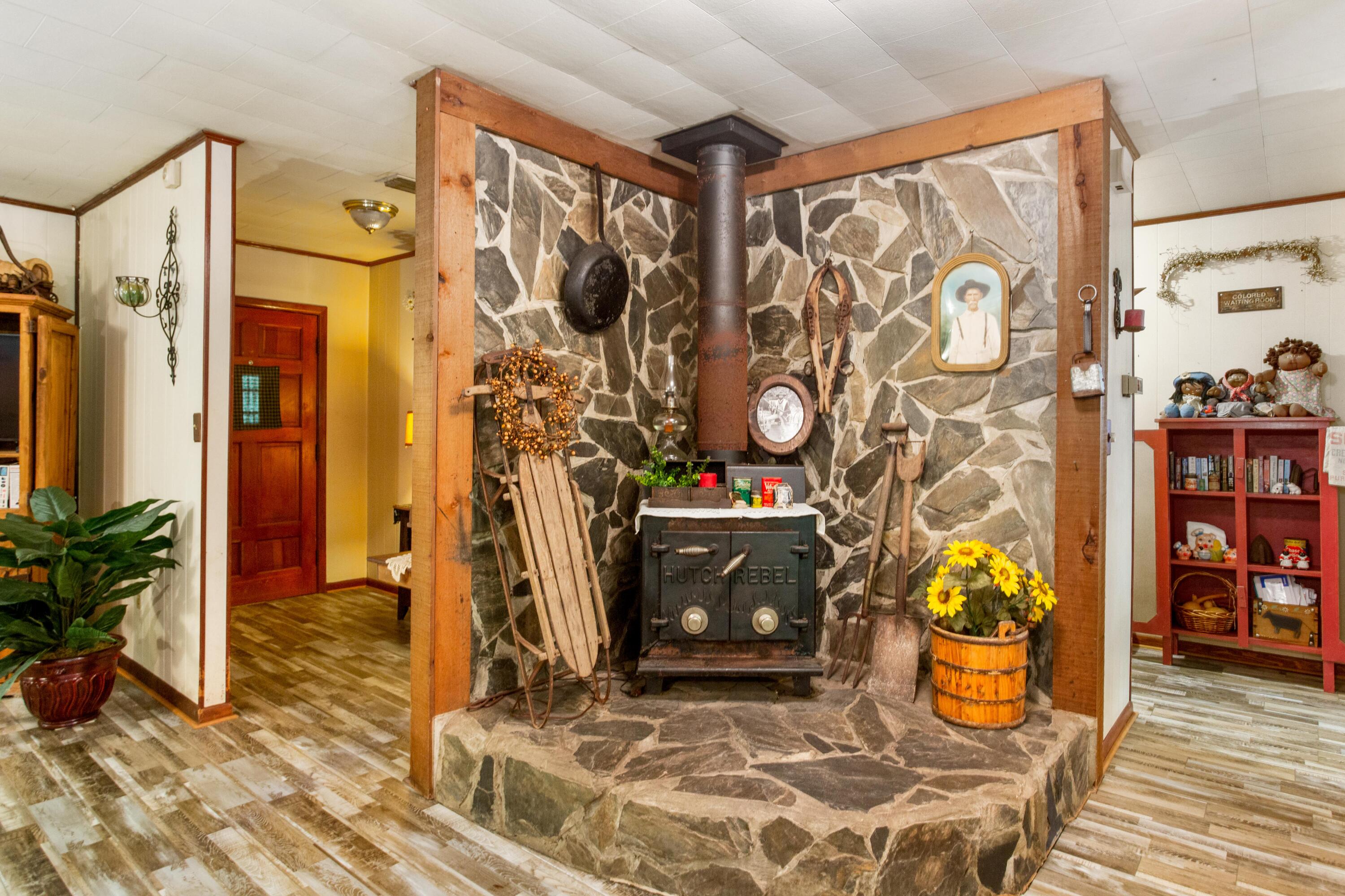 METES & BOUNDS - Land