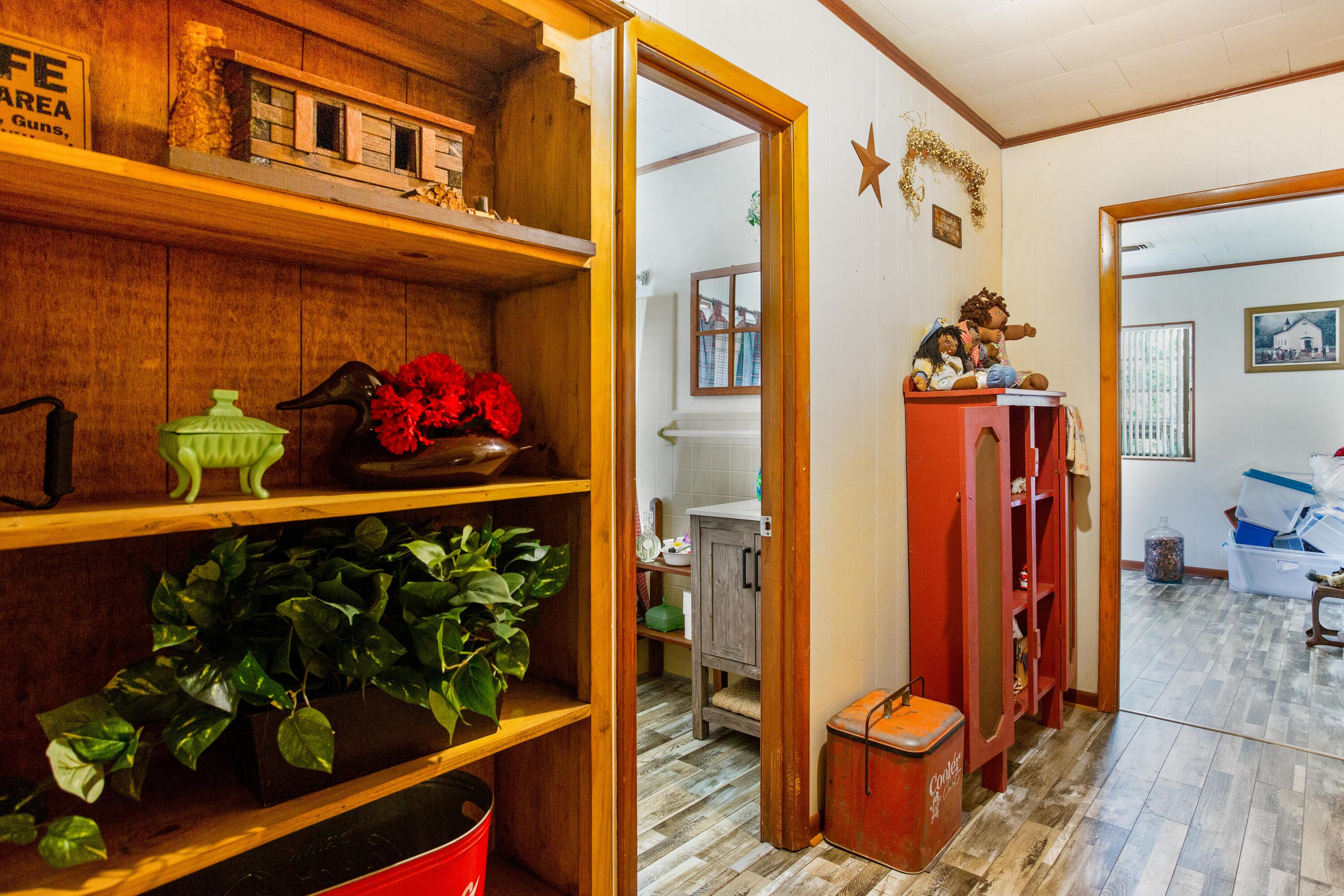 METES & BOUNDS - Land