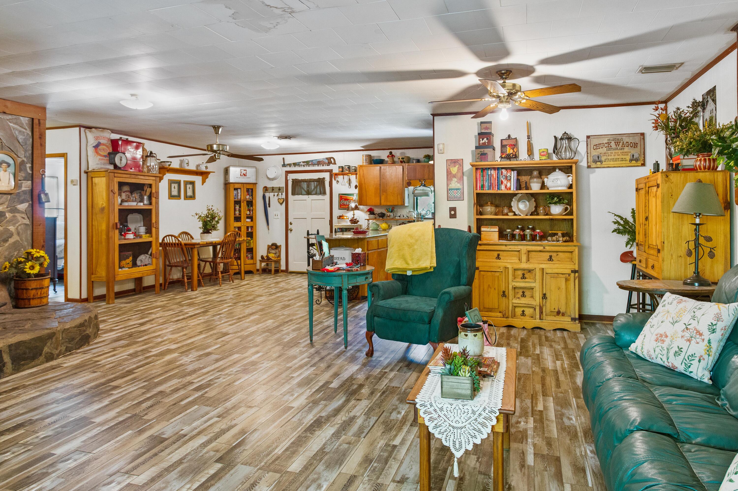 METES & BOUNDS - Land