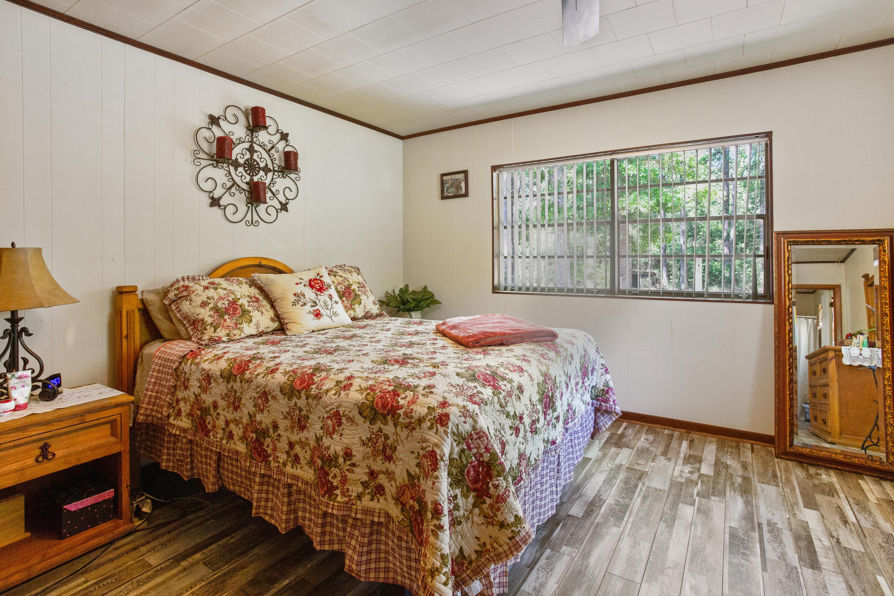 METES & BOUNDS - Land