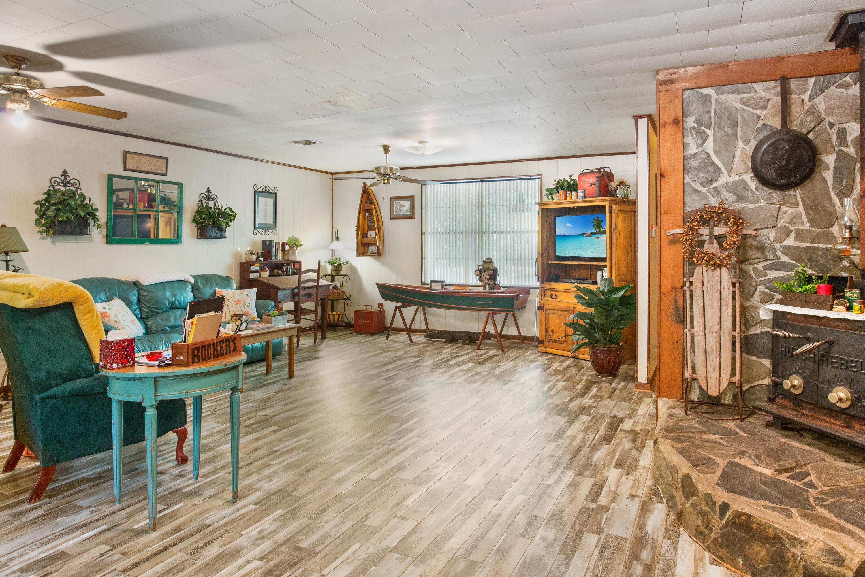 METES & BOUNDS - Land