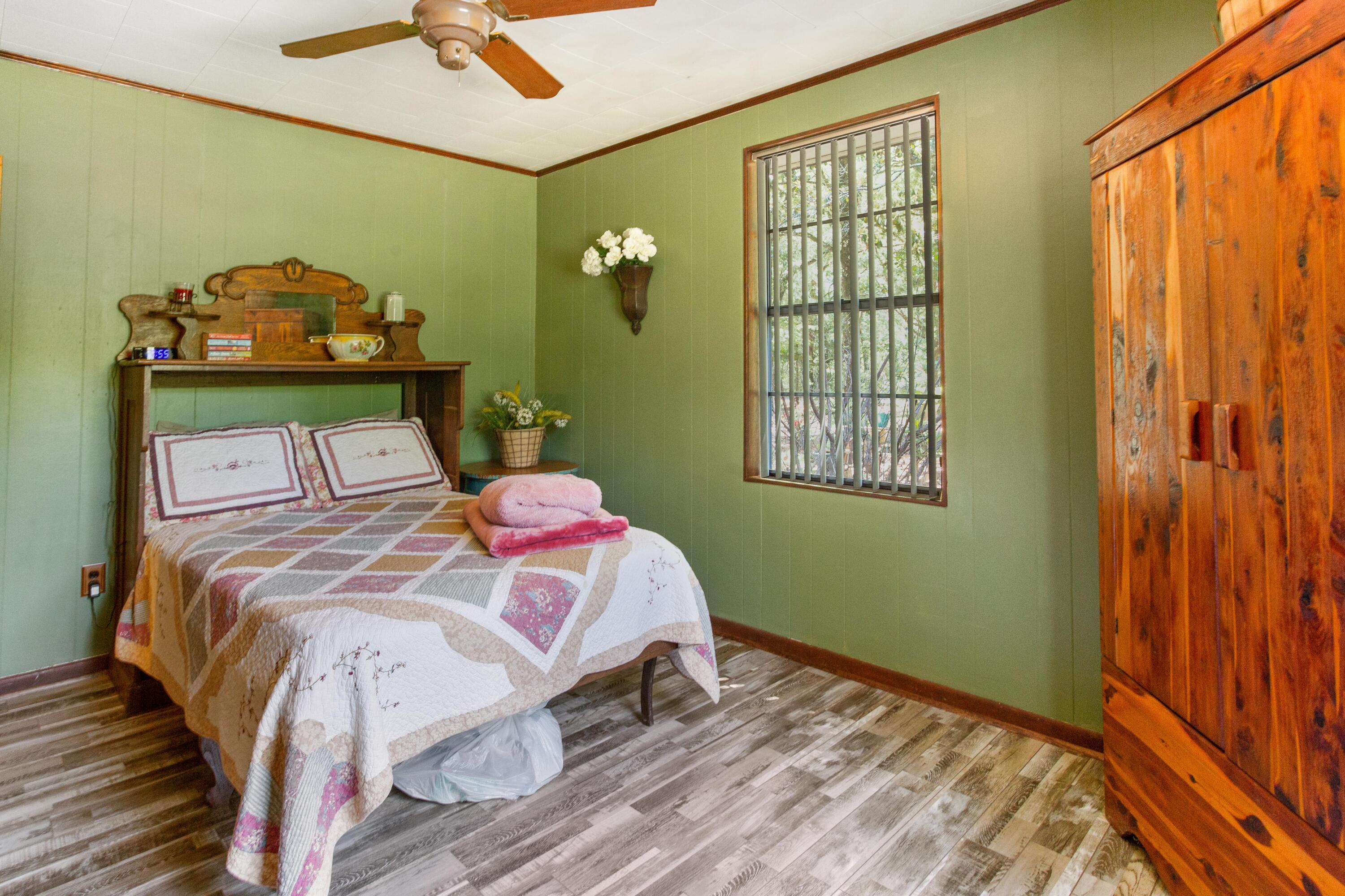 METES & BOUNDS - Land