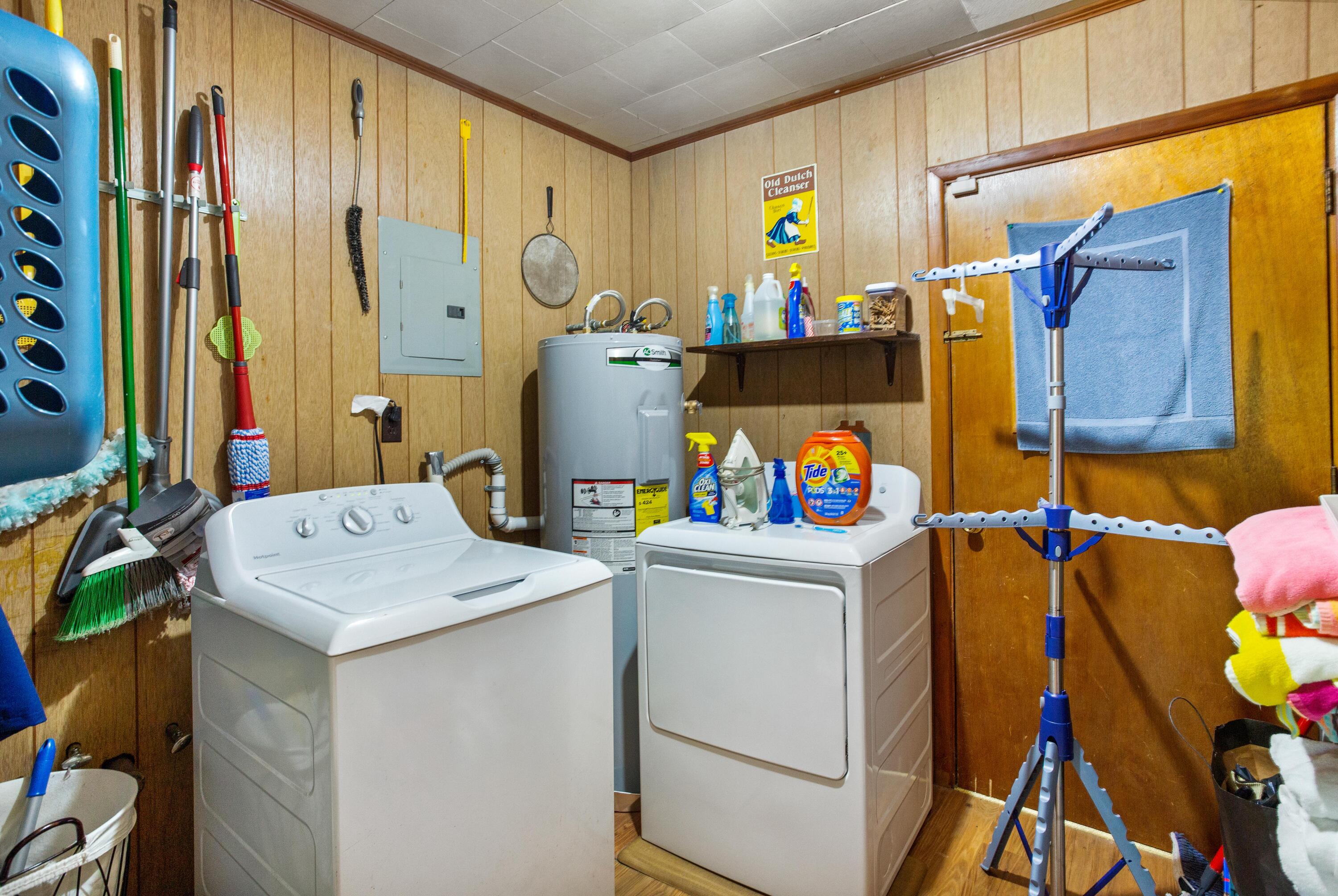 METES & BOUNDS - Land