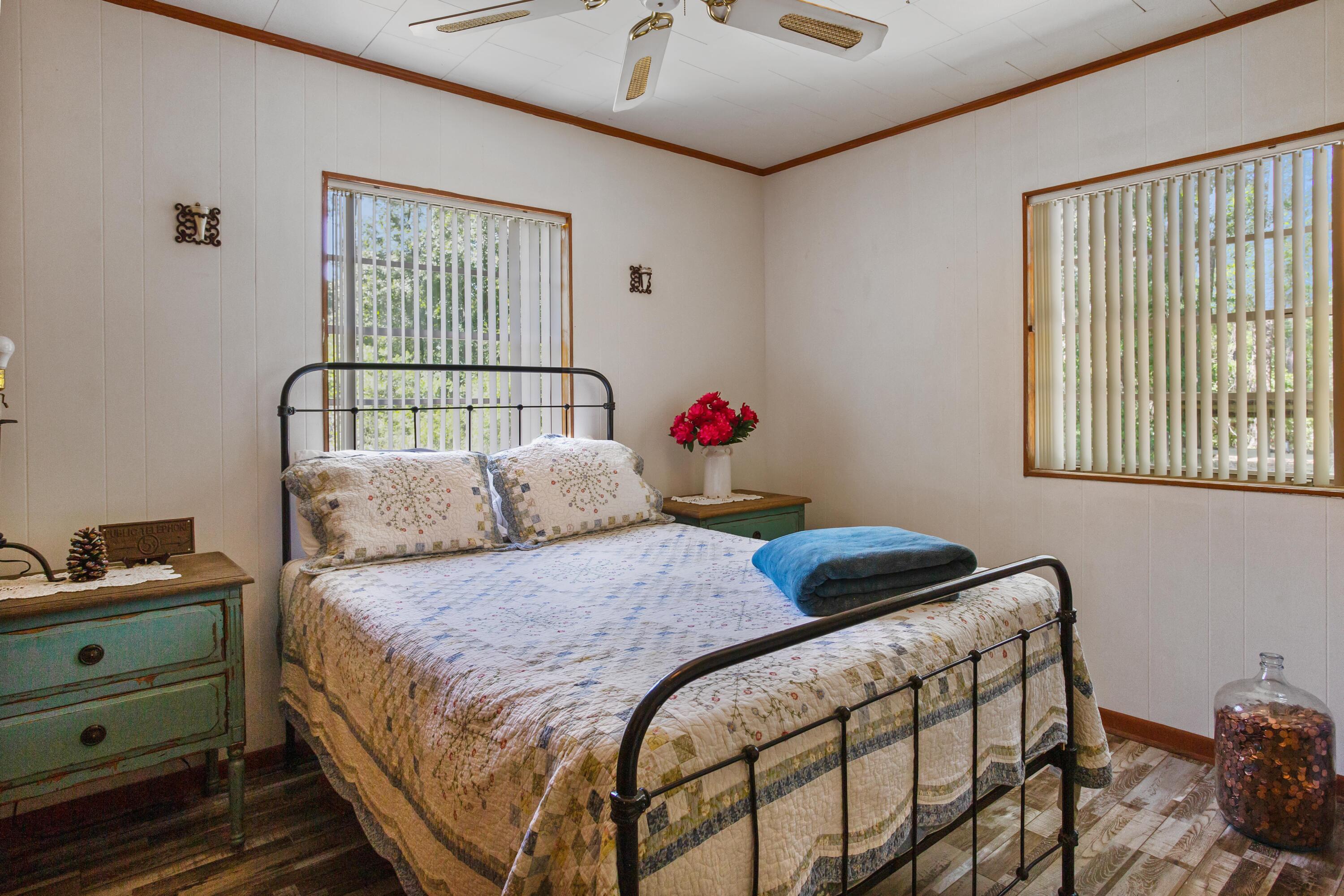 METES & BOUNDS - Land