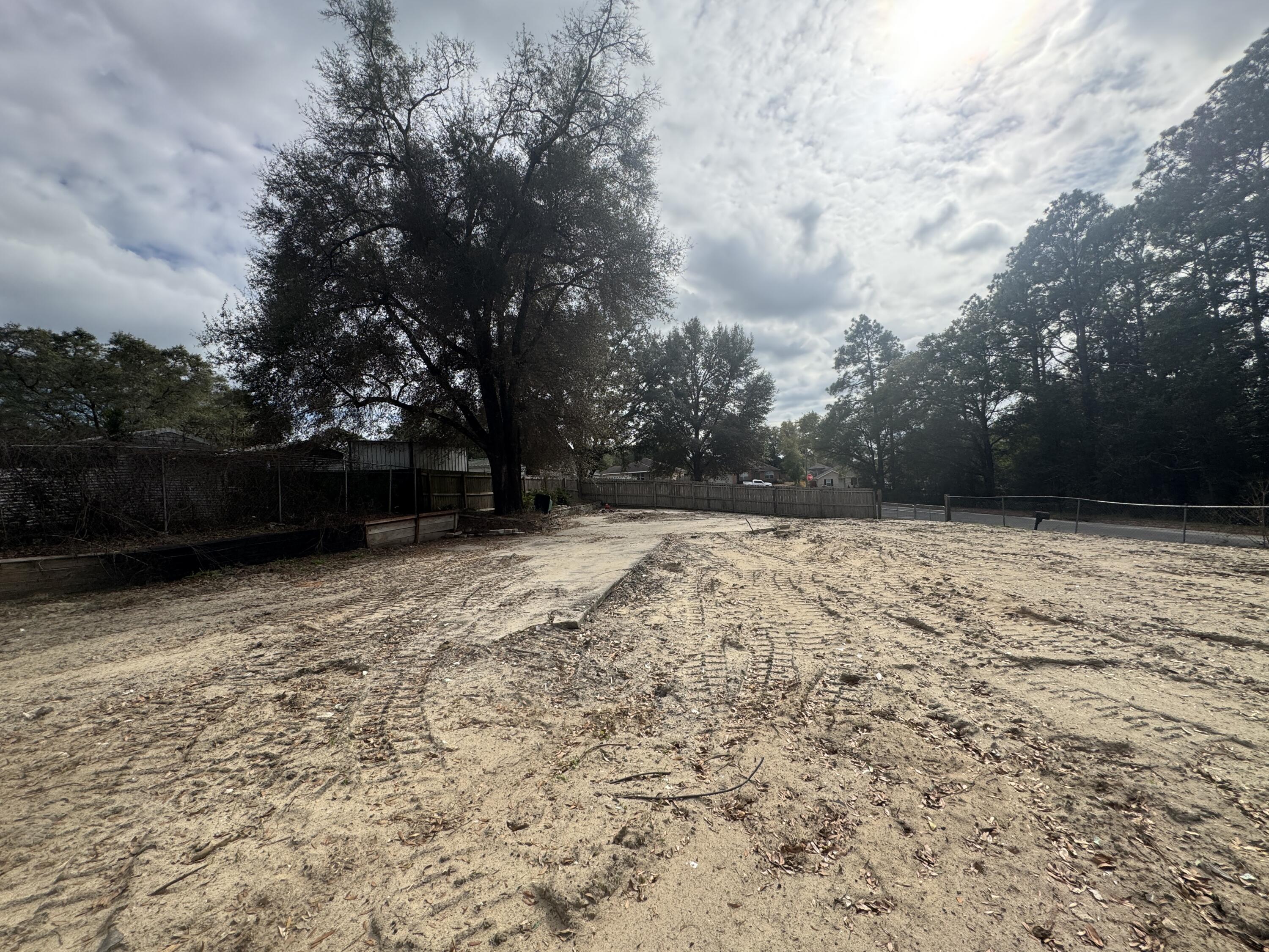 OAKDALE MINI FARMS - Land