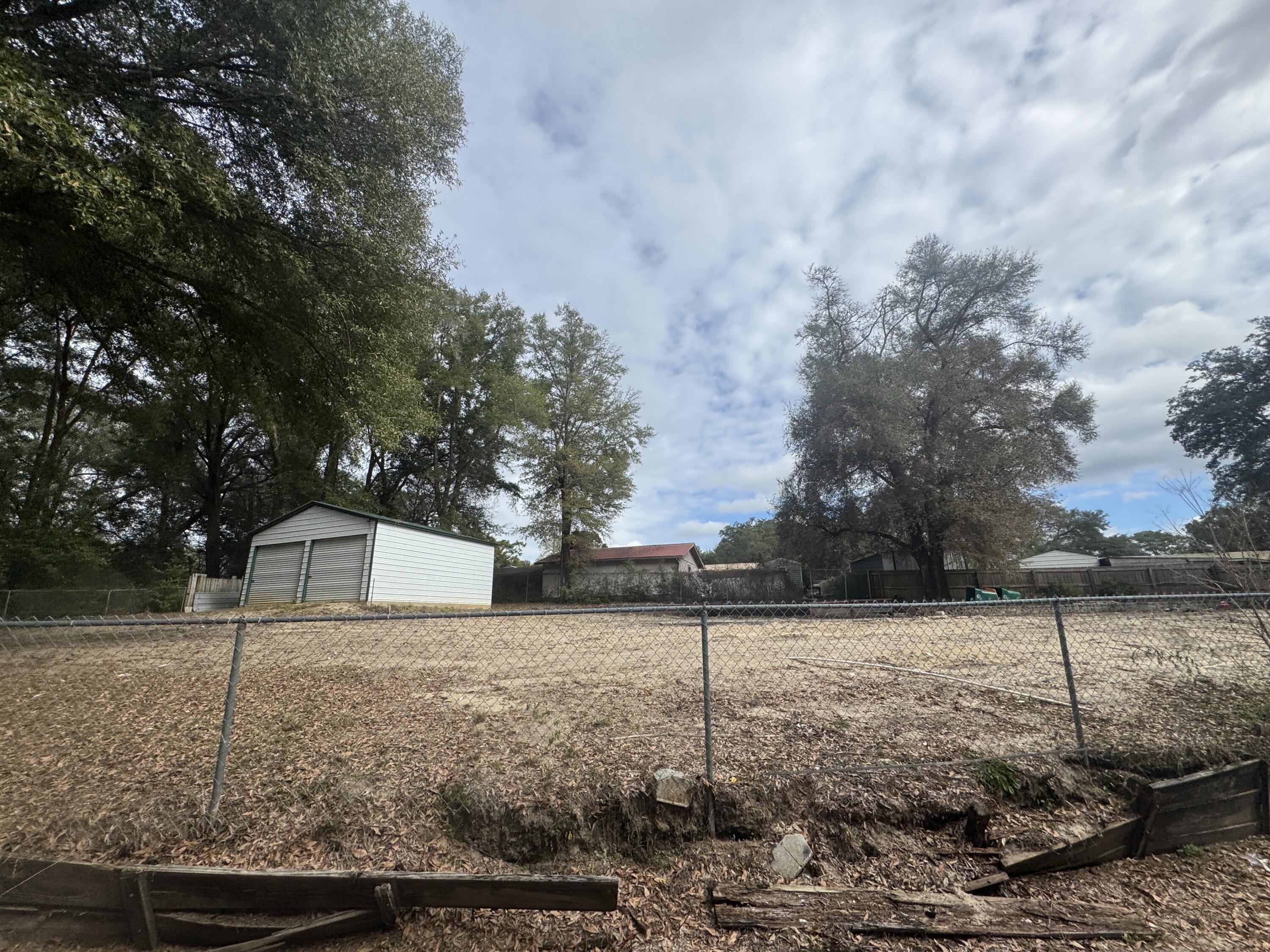 OAKDALE MINI FARMS - Land