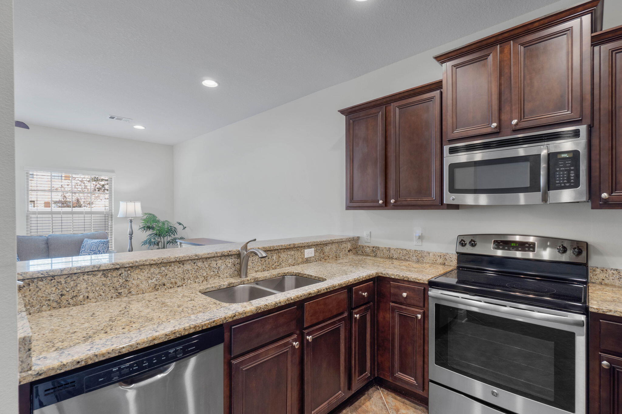 RESERVE POINTE - Residential