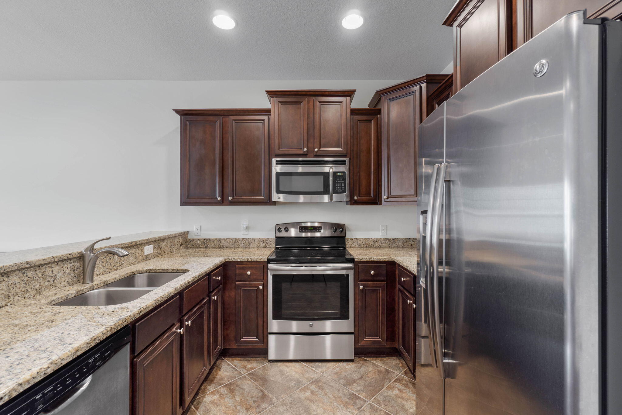 RESERVE POINTE - Residential