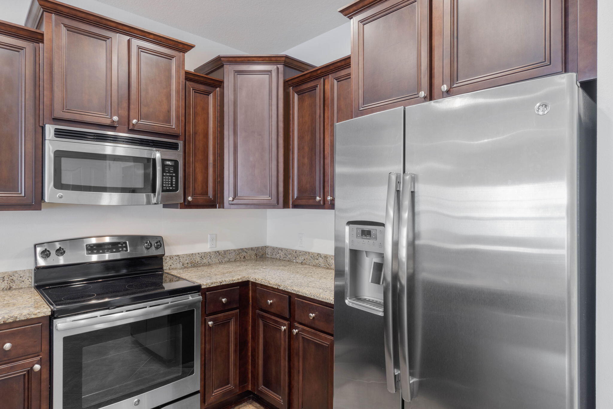 RESERVE POINTE - Residential