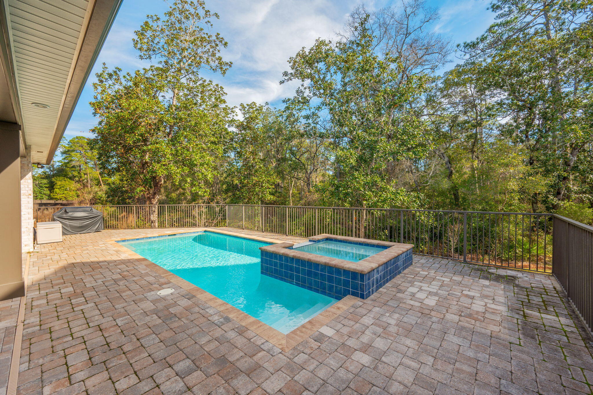 WATER'S EDGE - Residential