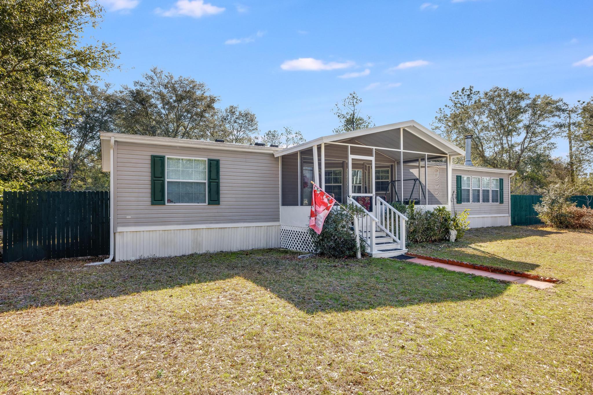 LEISURE LAKES - Residential