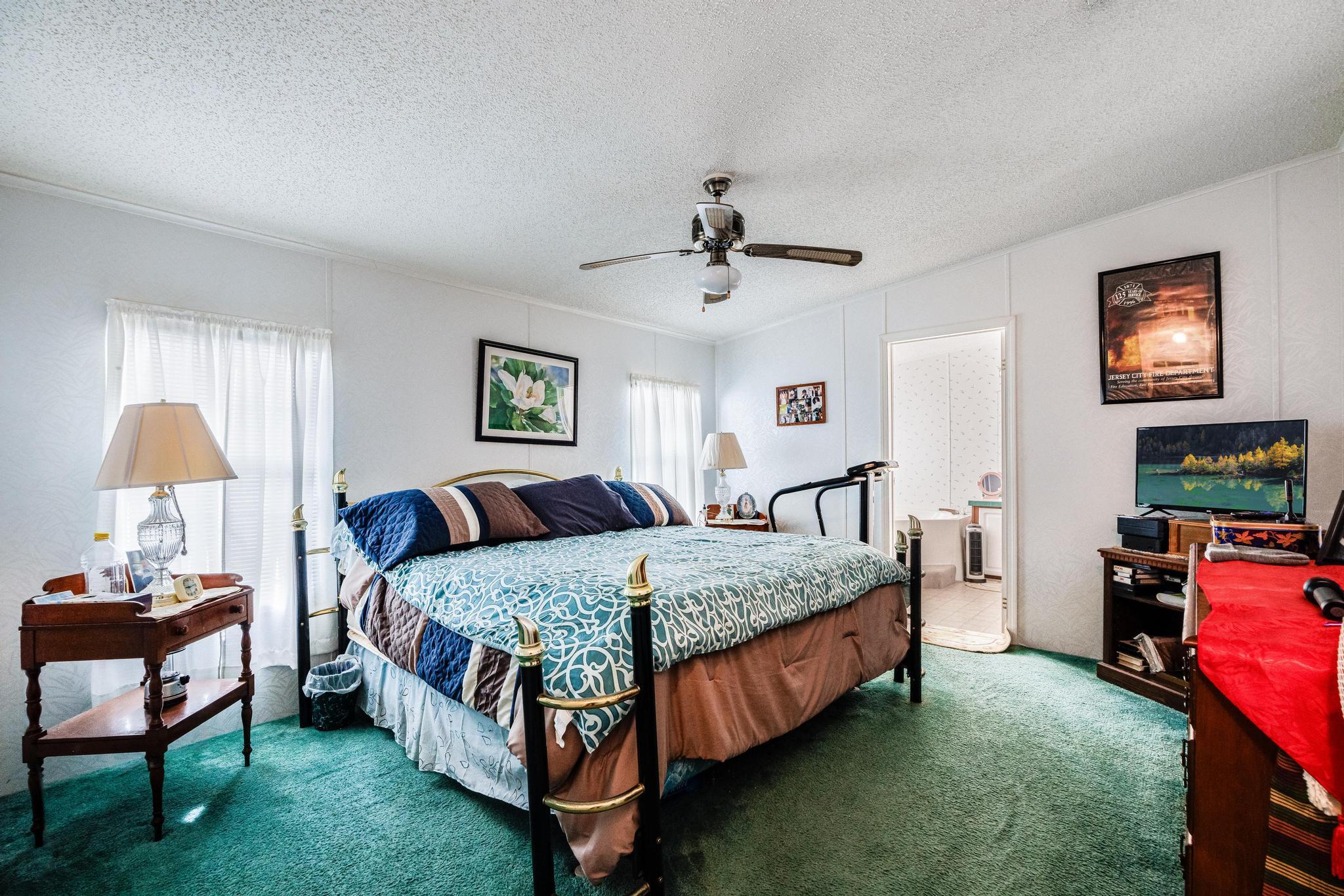 LEISURE LAKES - Residential