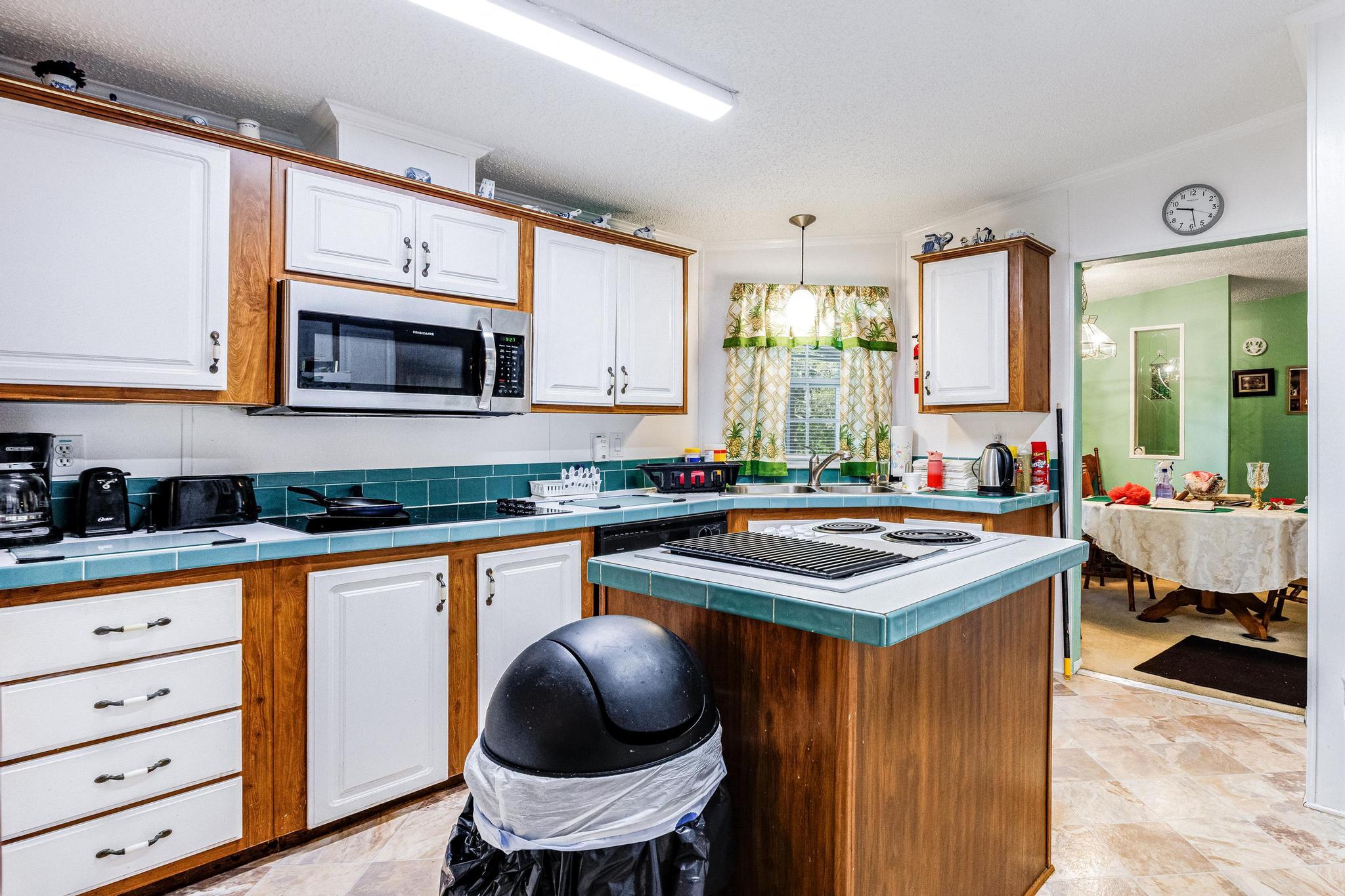 LEISURE LAKES - Residential