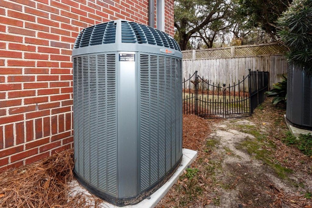 GRAND OAKS/ PL BK 16 PG 36 - Residential