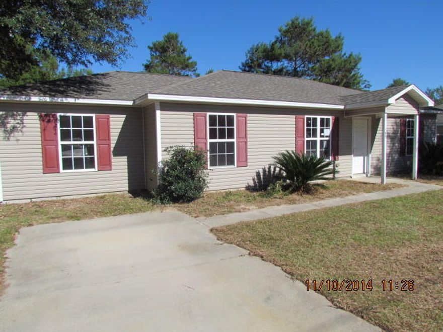 4 bedroom, 2 bath house in Oakwood Hills ready for some TLC. This is a split bedroom floor plan on a level lot. Living room is large with a lot of light coming in from the front facing window. The dining/breakfast area off of the kitchen has a window looking out the back yard. The kitchen is galley style with a lot of cabinets and counter space. There is a nice size laundry room off the kitchen as well. Property being sold 'as is'. Buyer to verify all pertinent information as to satisfy themselves.