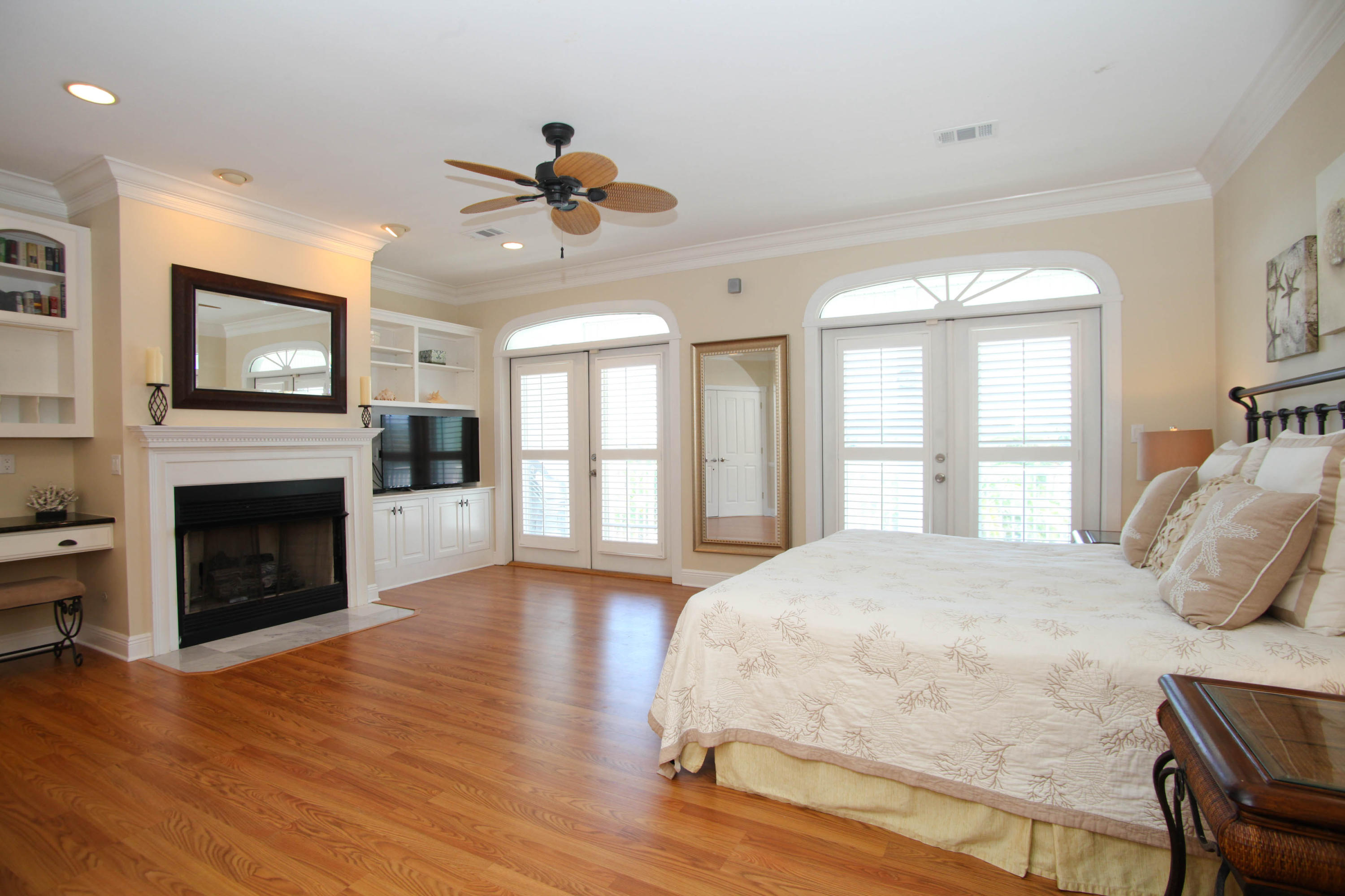 CRYSTAL SHORES - Residential