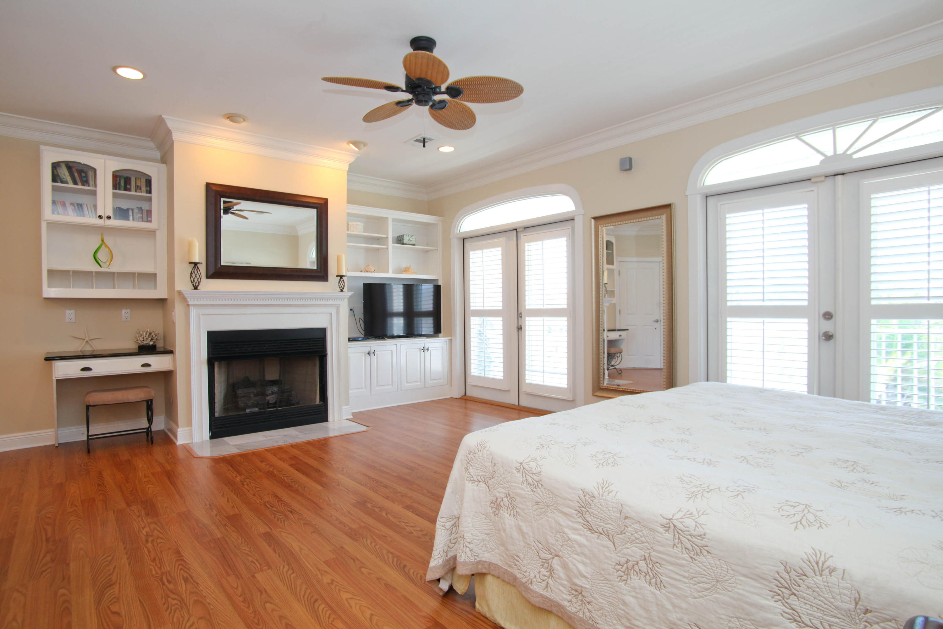 CRYSTAL SHORES - Residential