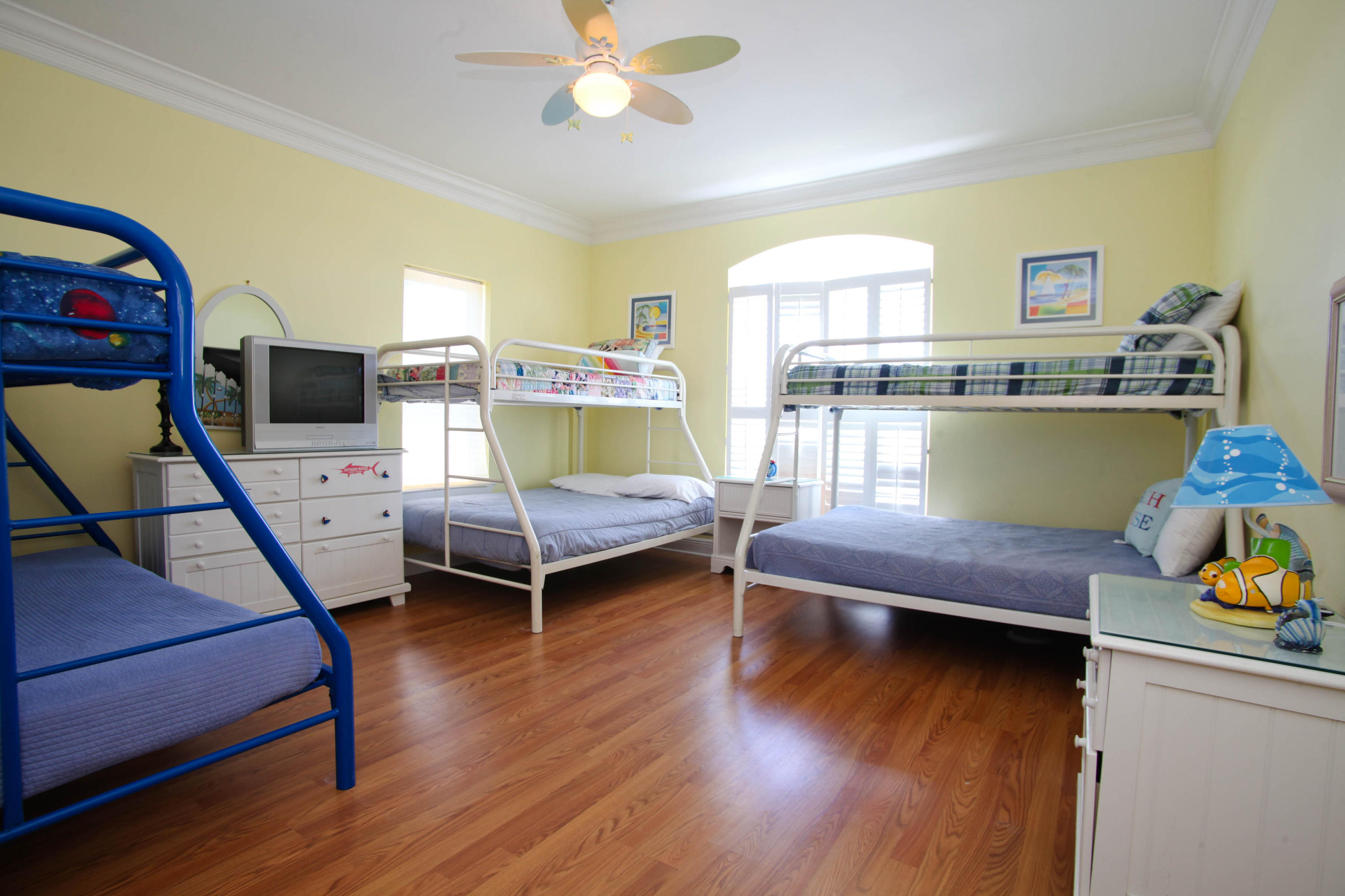 CRYSTAL SHORES - Residential