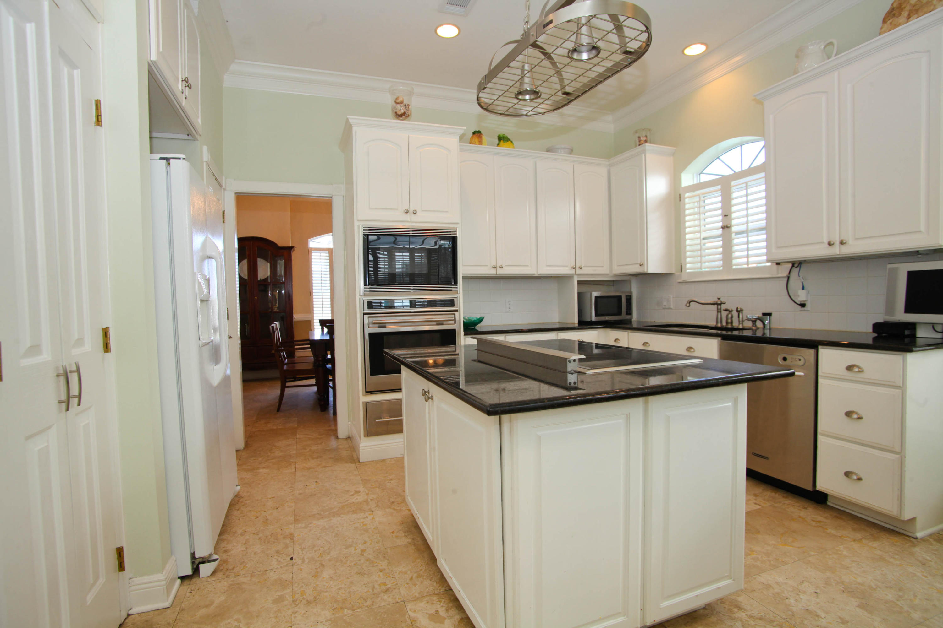 CRYSTAL SHORES - Residential