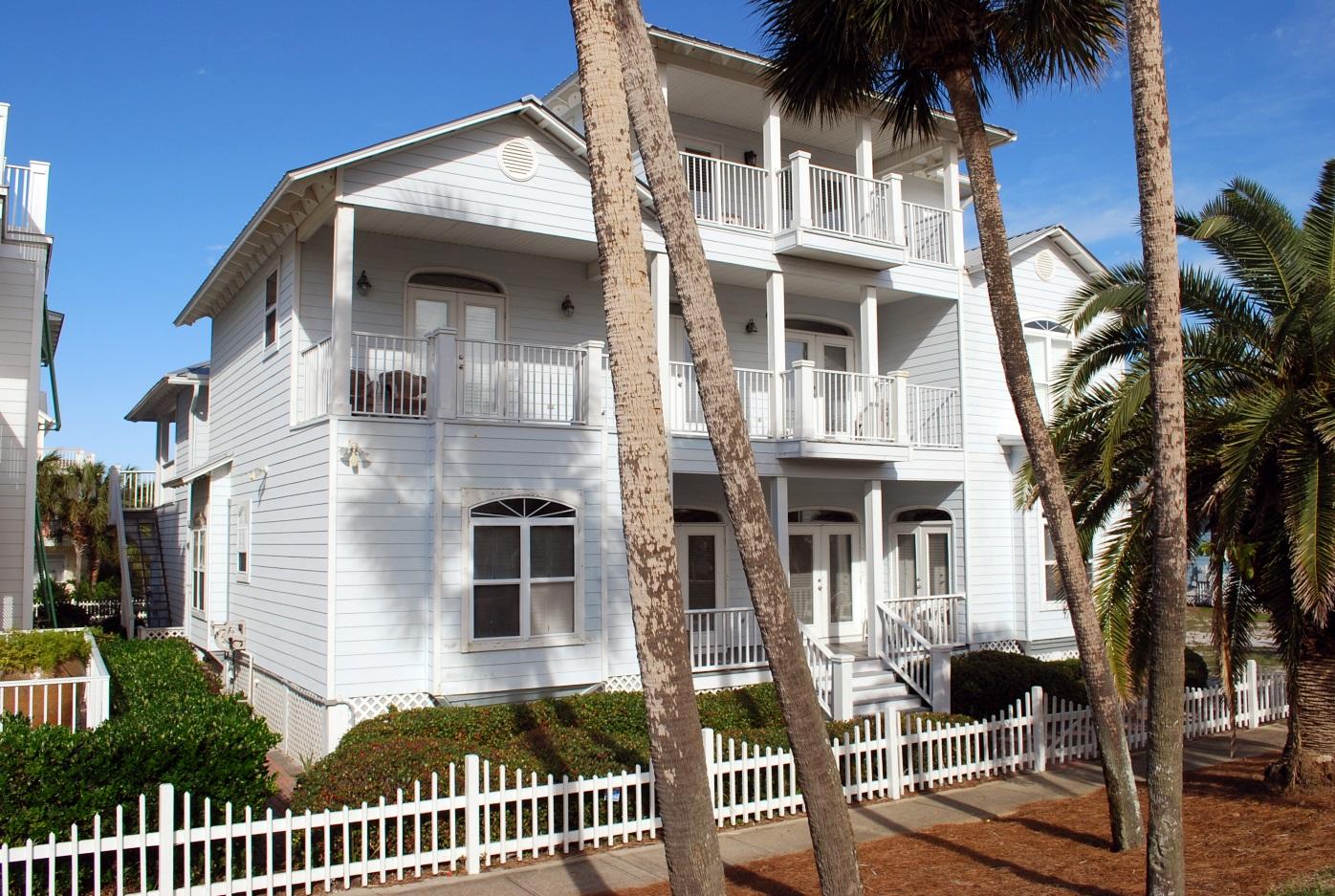 CRYSTAL SHORES - Residential