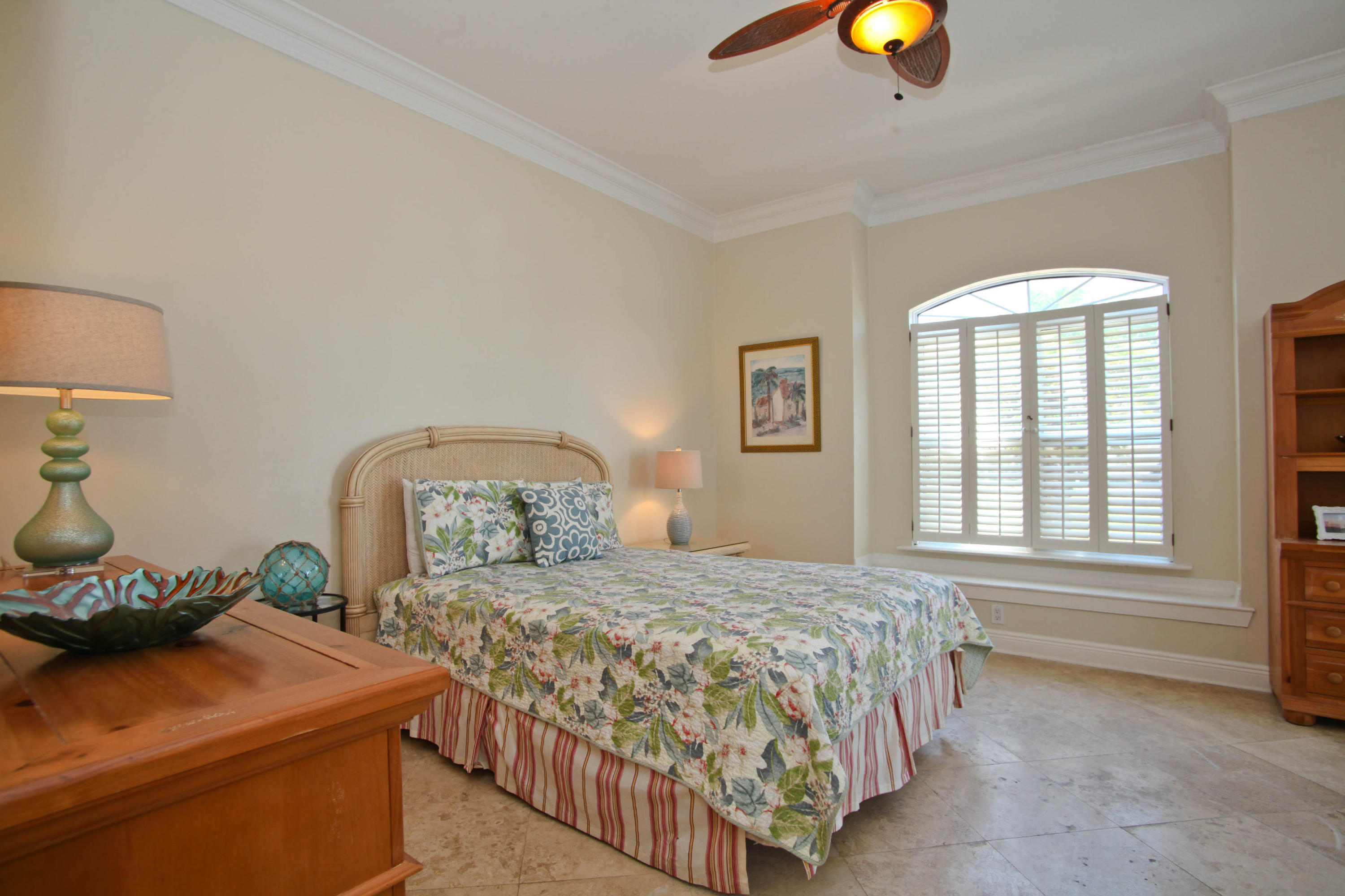 CRYSTAL SHORES - Residential