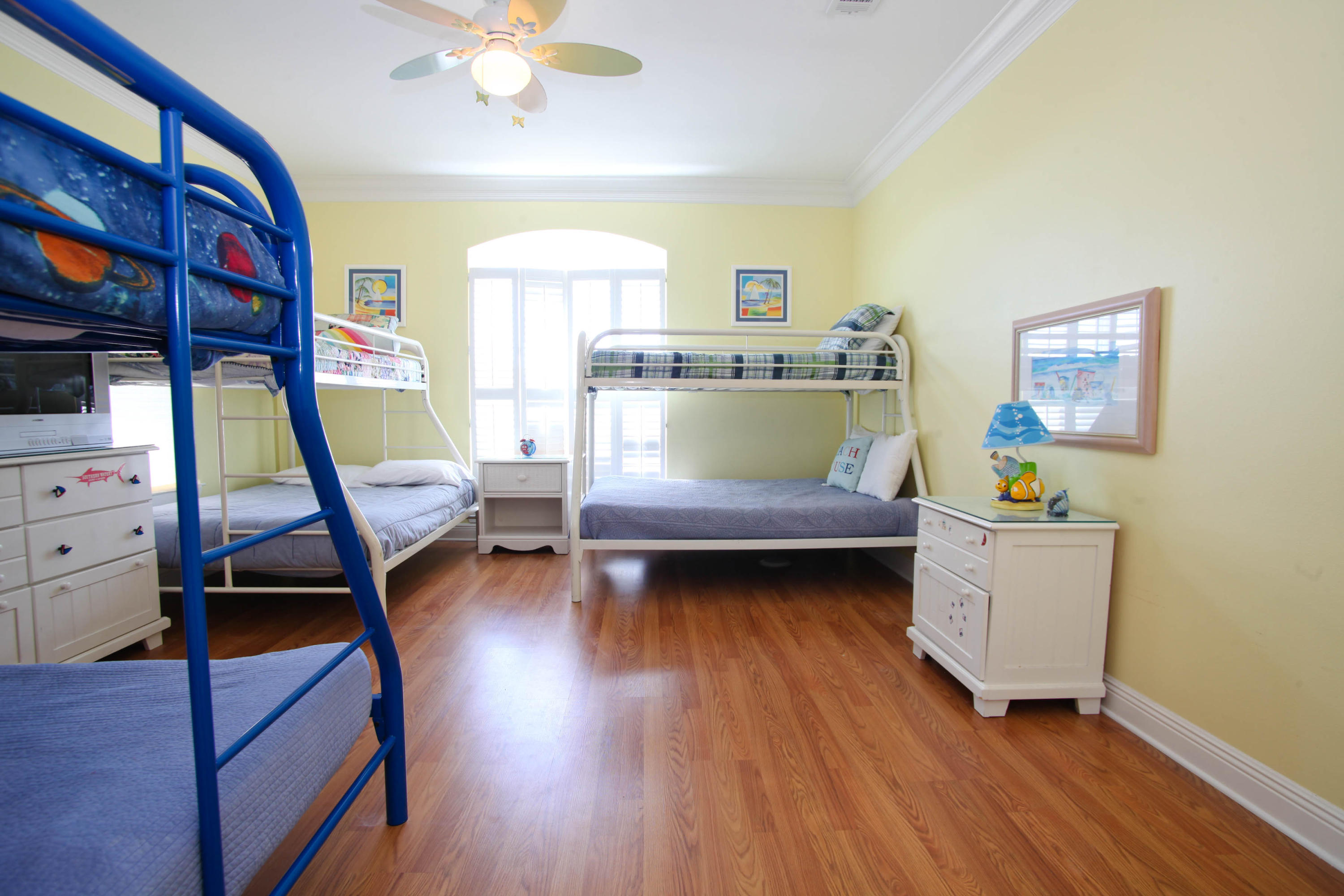 CRYSTAL SHORES - Residential