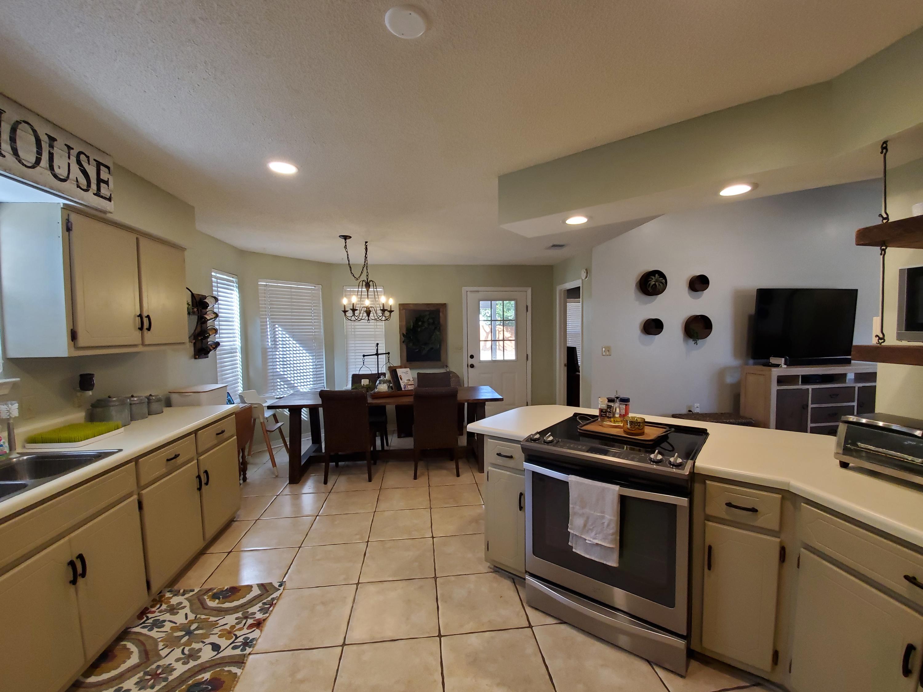 COUNTRYVIEW EST 6TH - Residential