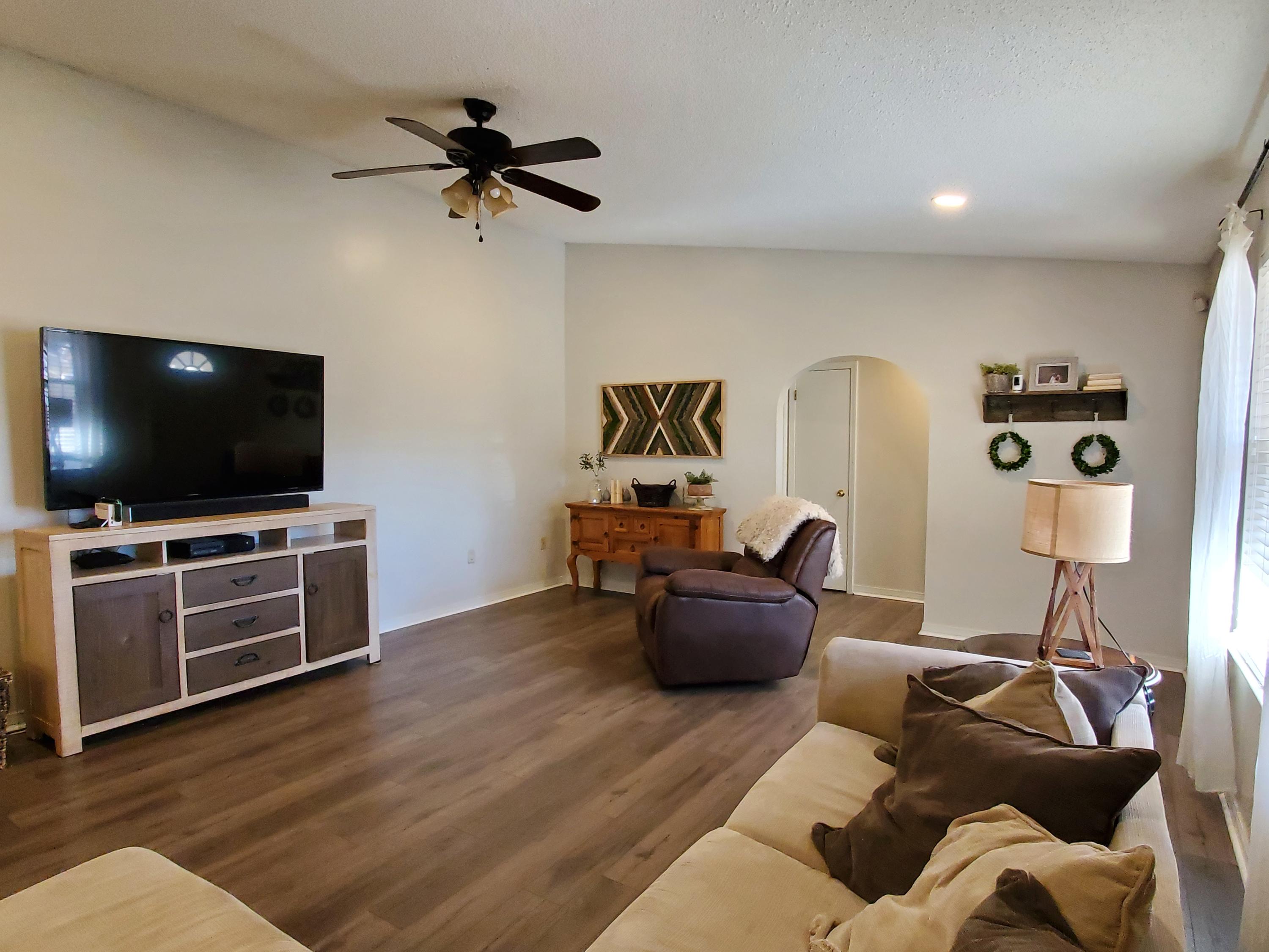 COUNTRYVIEW EST 6TH - Residential