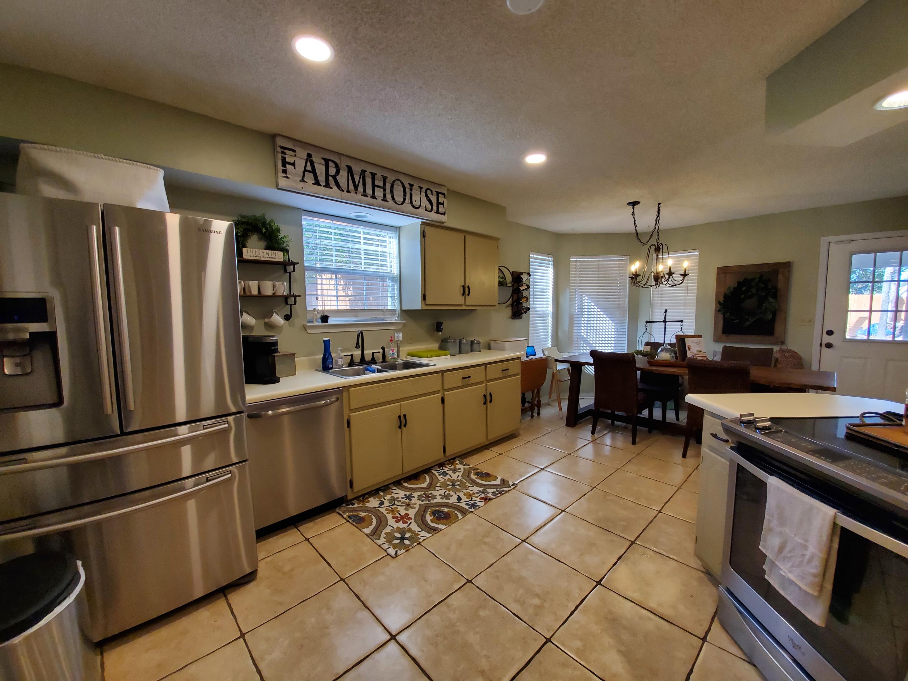 COUNTRYVIEW EST 6TH - Residential
