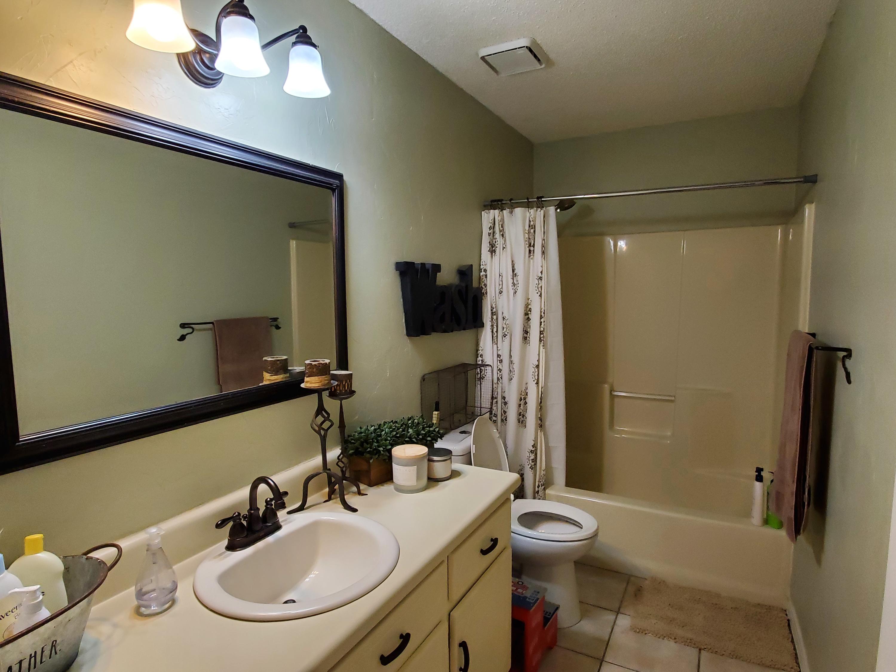 COUNTRYVIEW EST 6TH - Residential