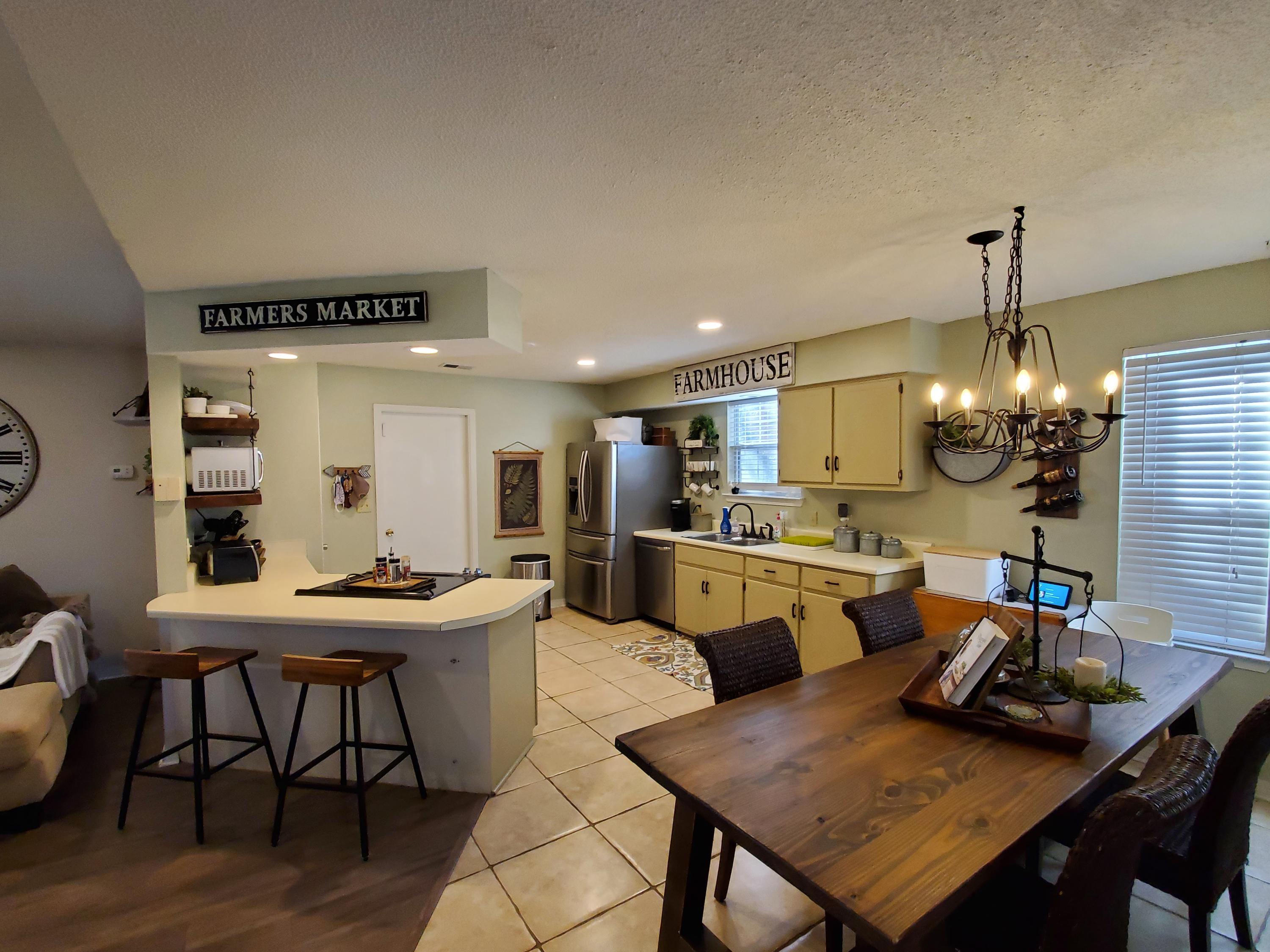 COUNTRYVIEW EST 6TH - Residential
