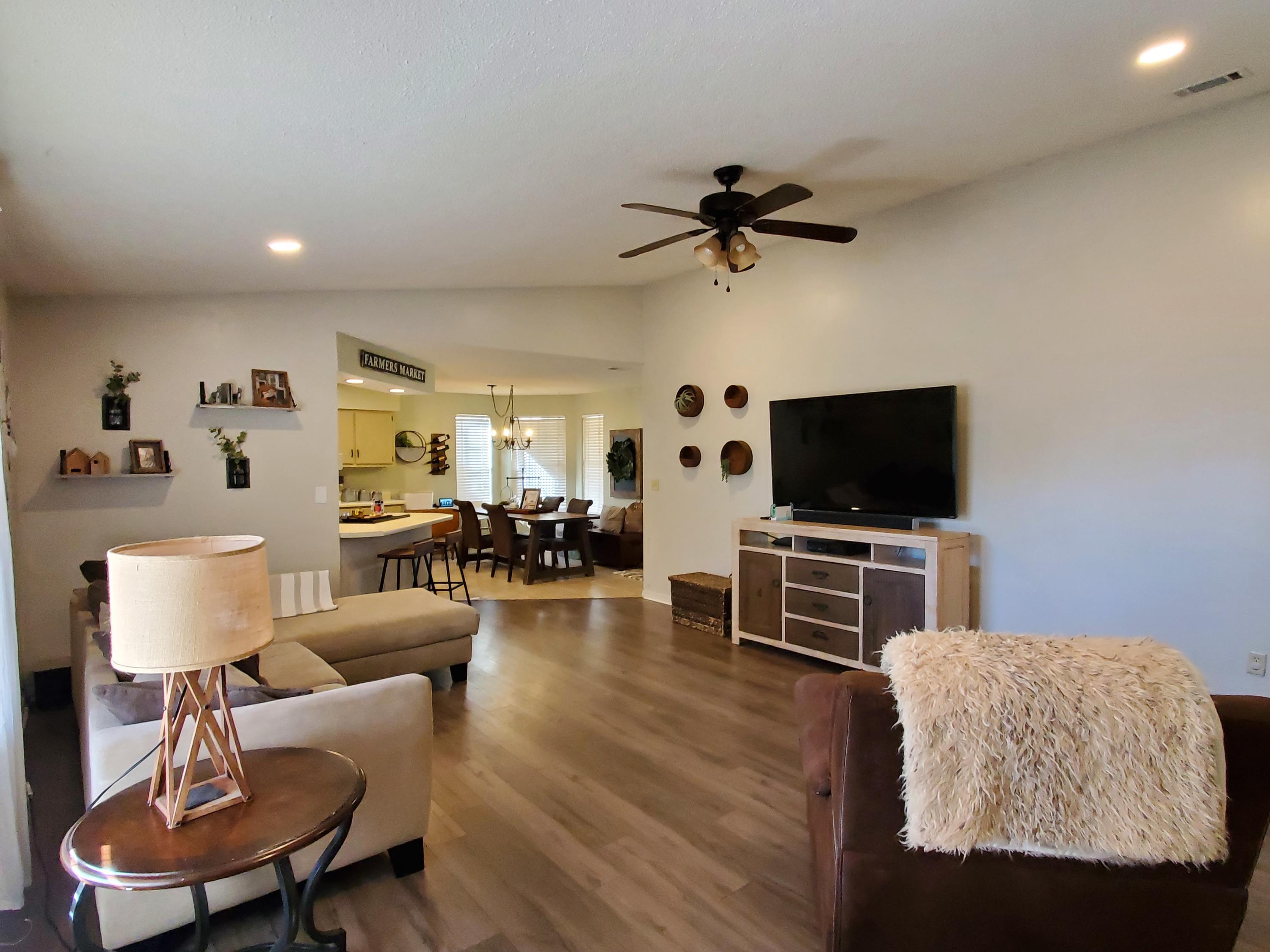 COUNTRYVIEW EST 6TH - Residential