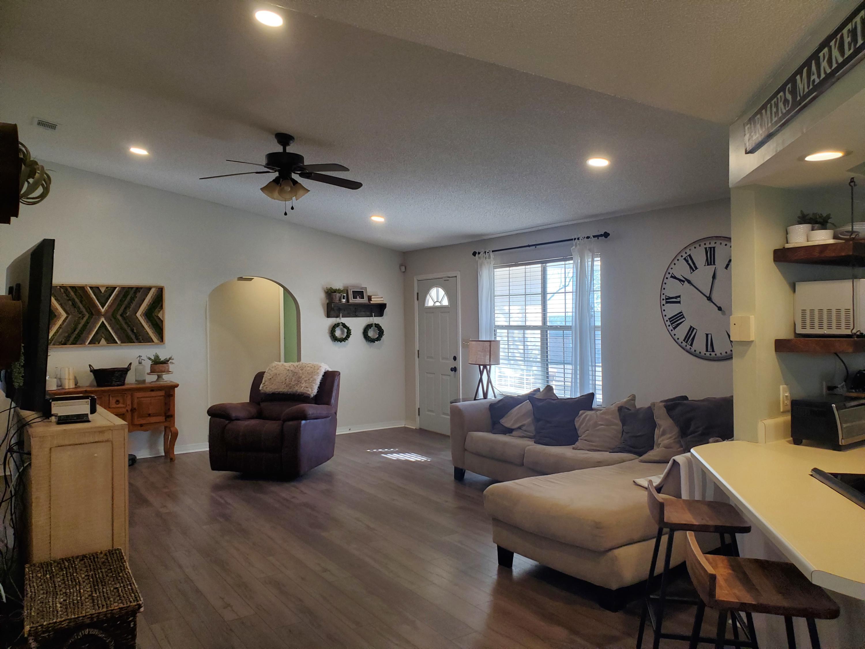 COUNTRYVIEW EST 6TH - Residential