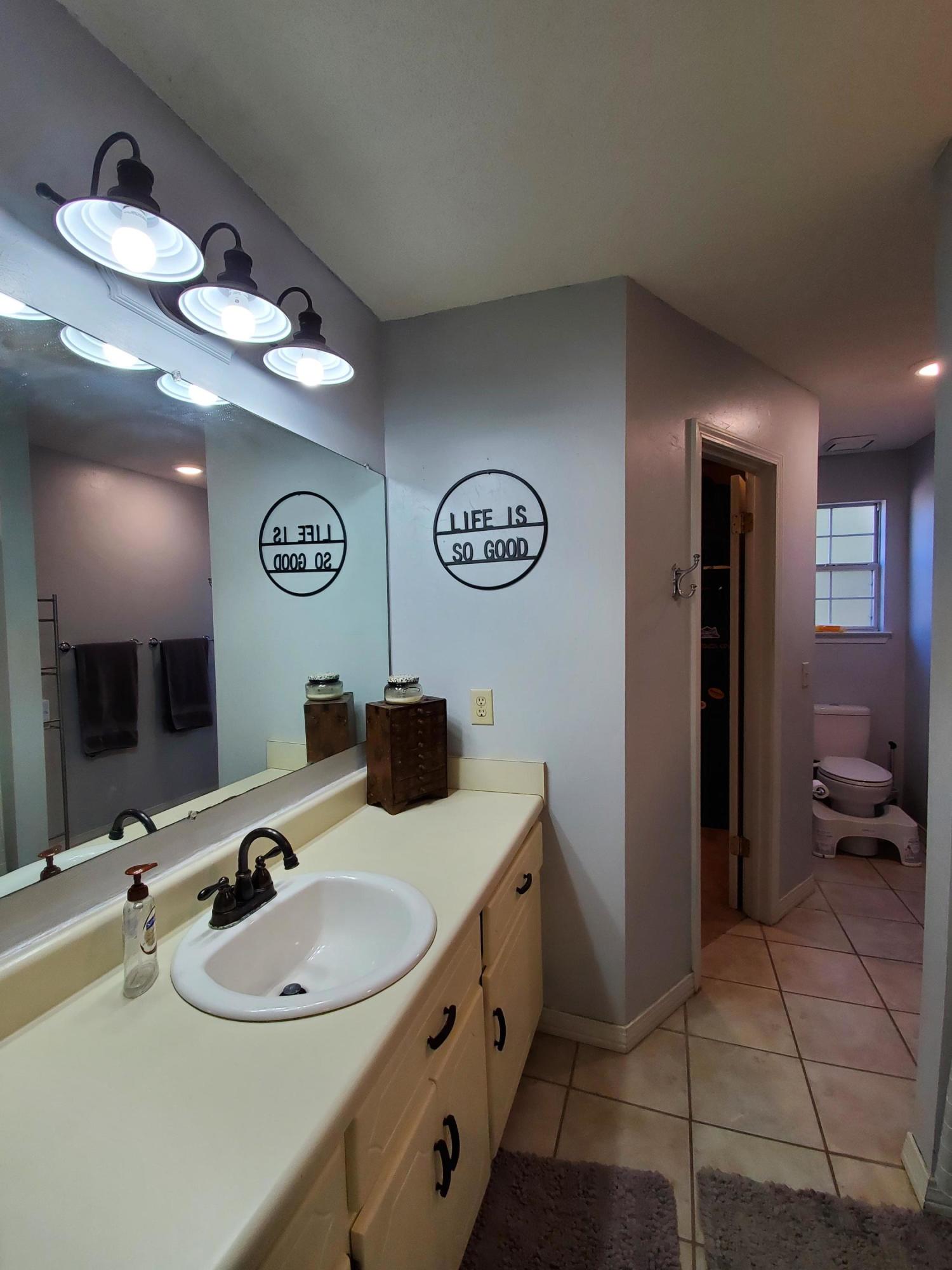 COUNTRYVIEW EST 6TH - Residential