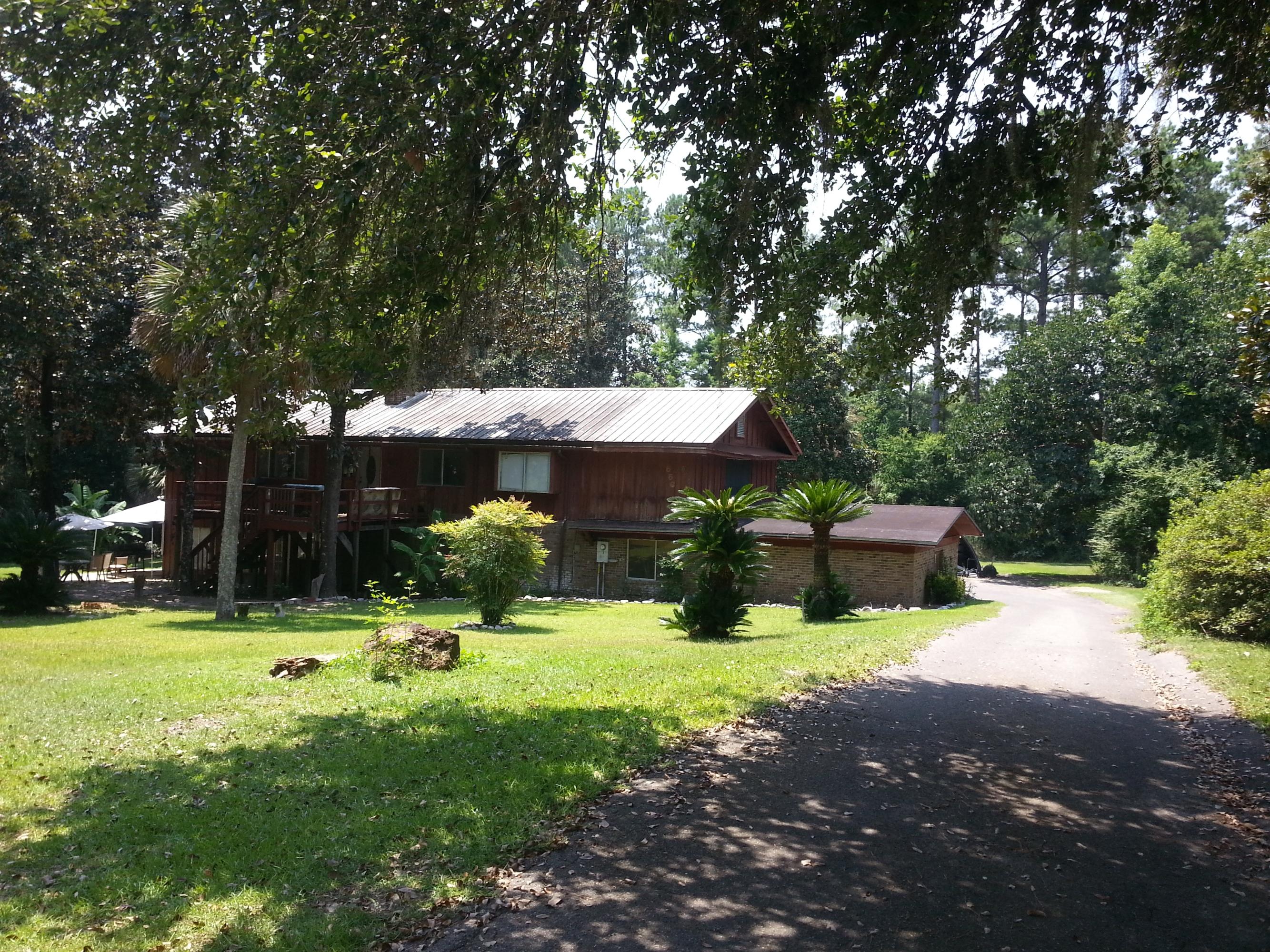 Wewahitchka, Gulf County Florida, about 25 miles north of Port St. Joe. - Residential