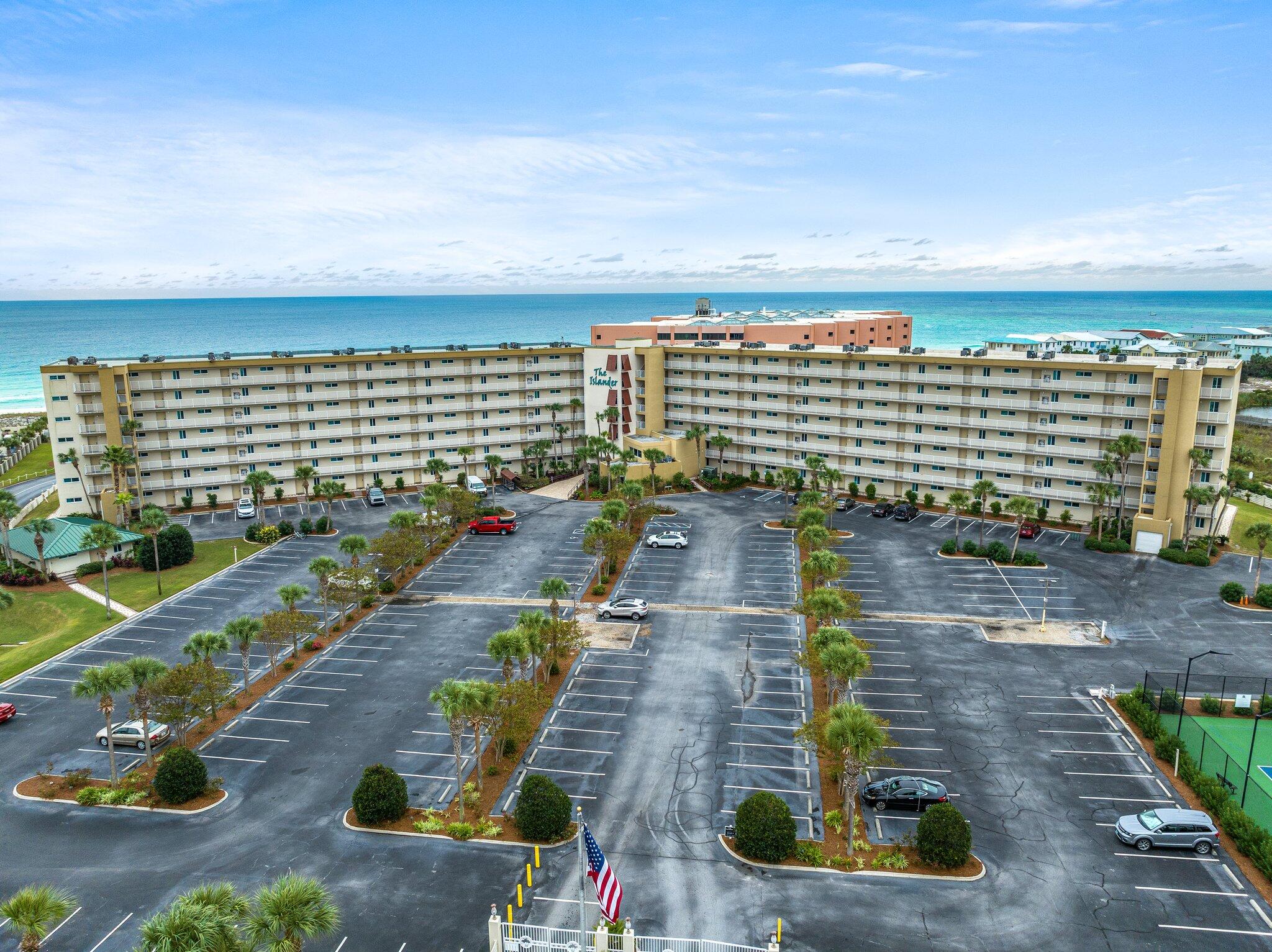 ISLANDER CONDO - Residential