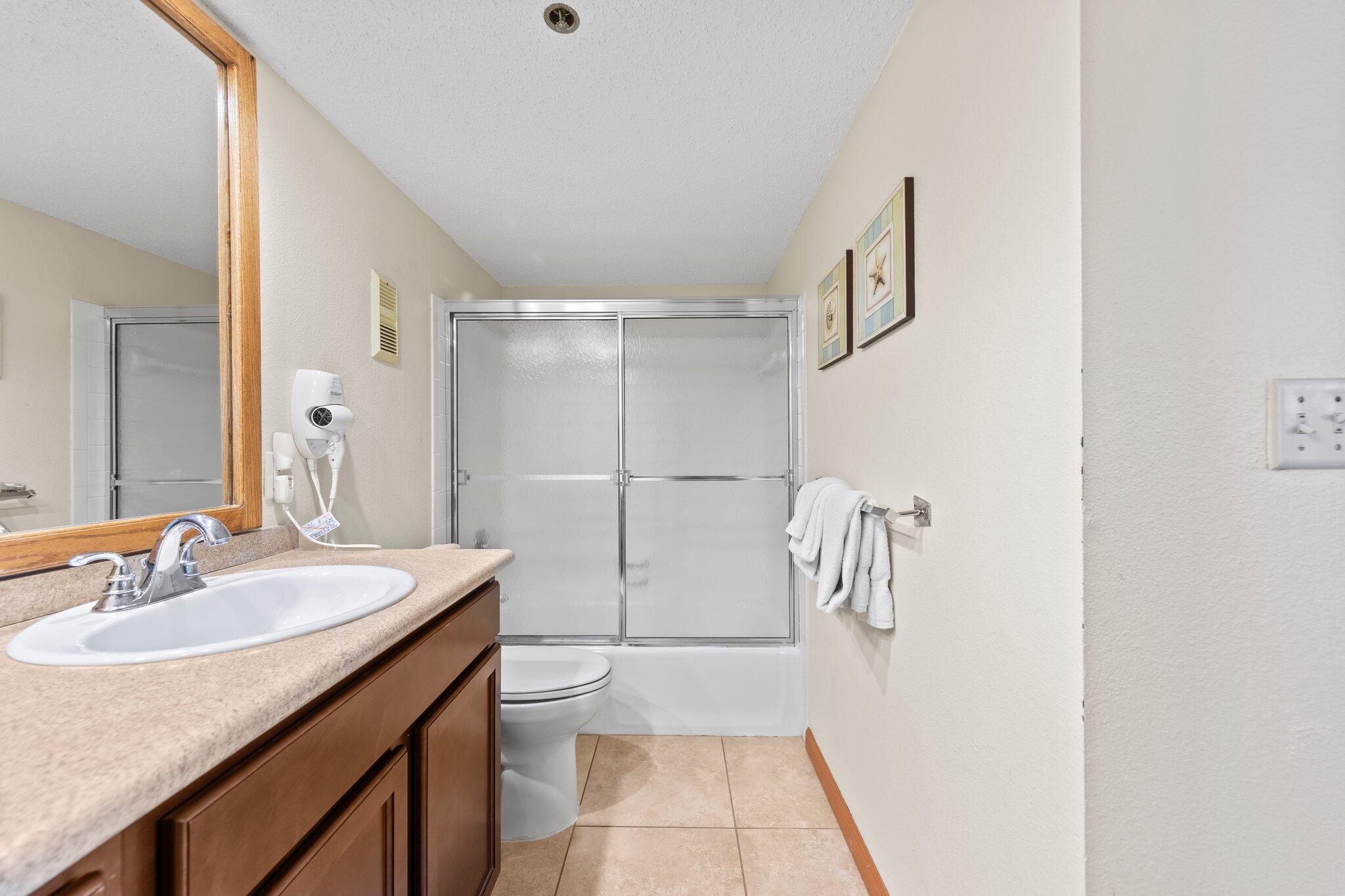 ISLANDER CONDO - Residential