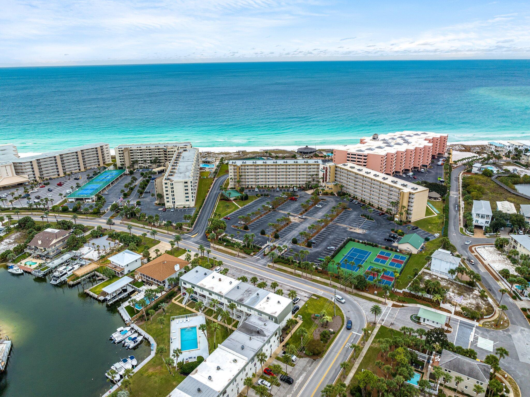 ISLANDER CONDO - Residential