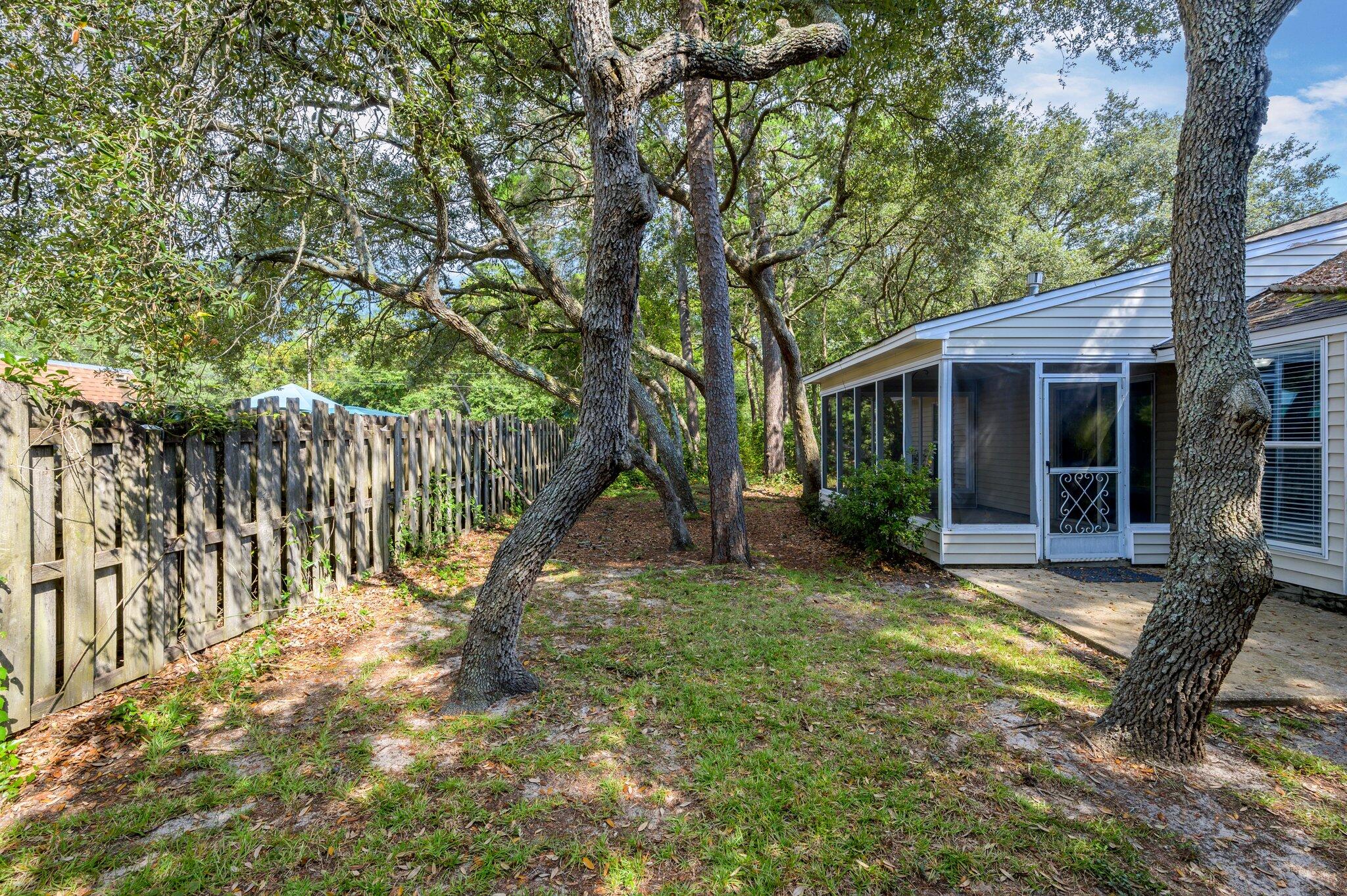 PARKWOOD LANE BLUEWATER BAY - Residential