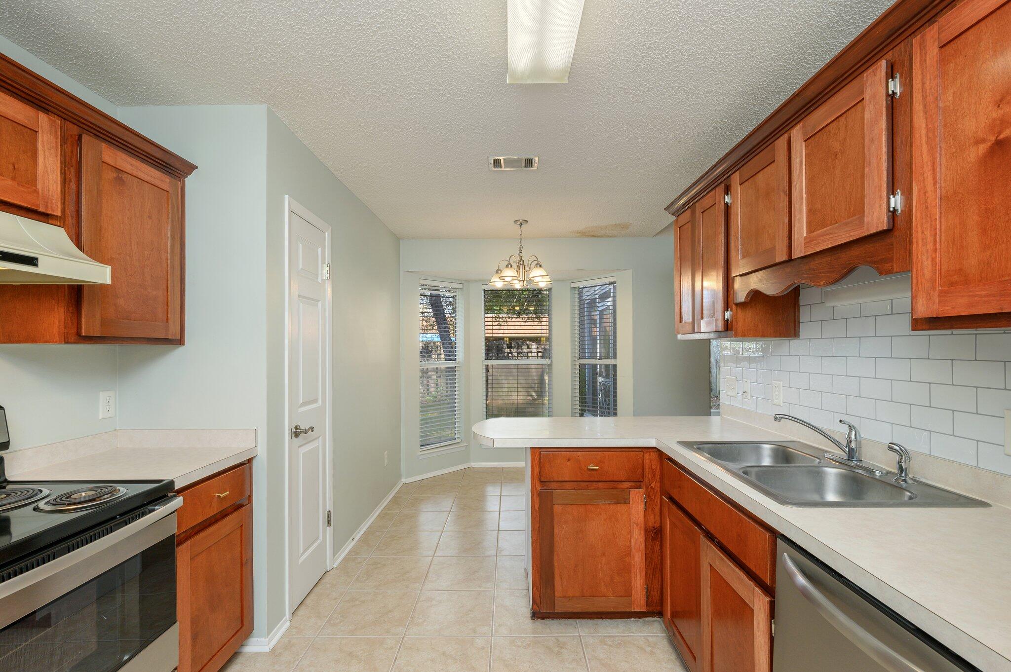 PARKWOOD LANE BLUEWATER BAY - Residential