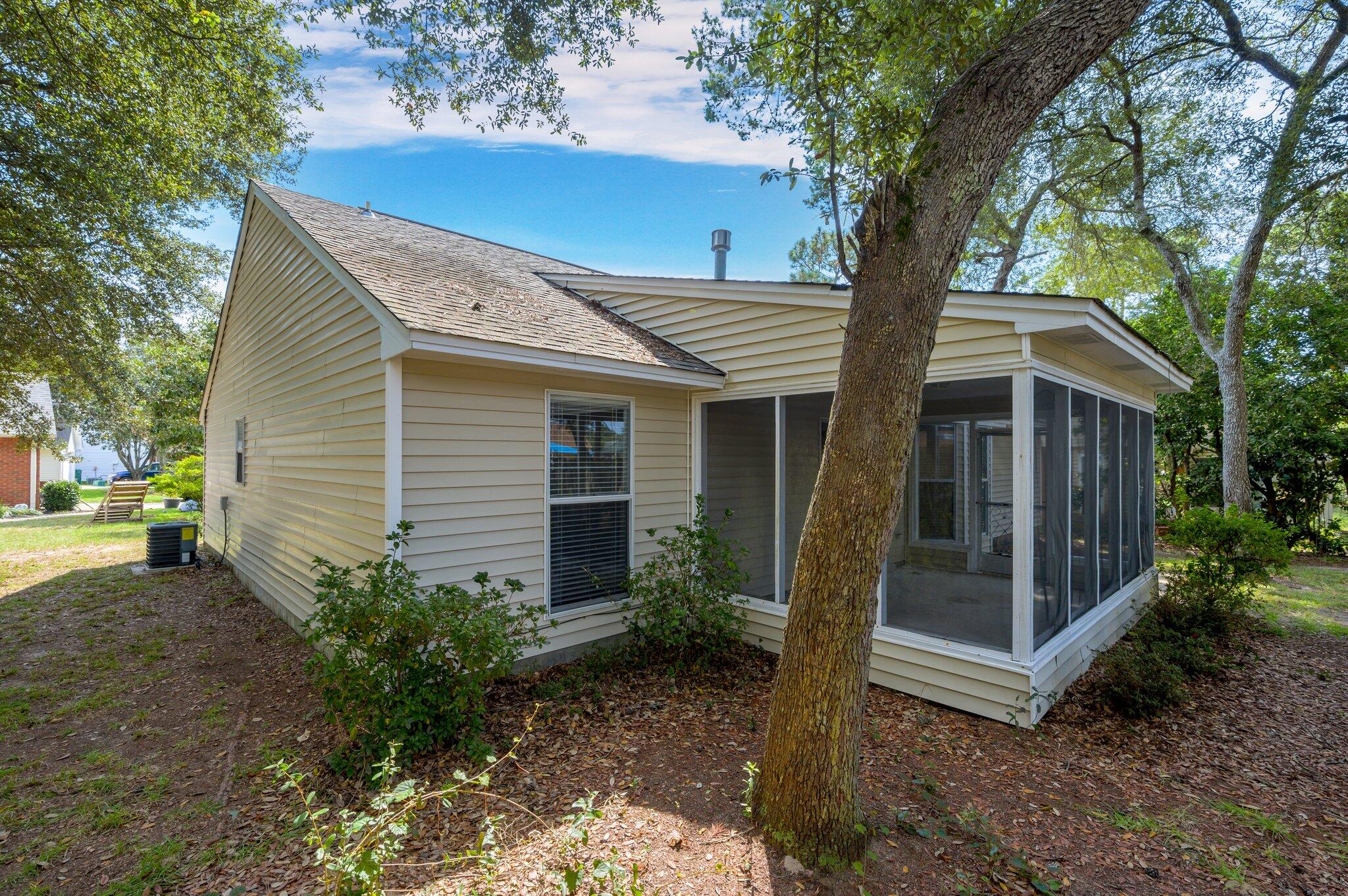 PARKWOOD LANE BLUEWATER BAY - Residential