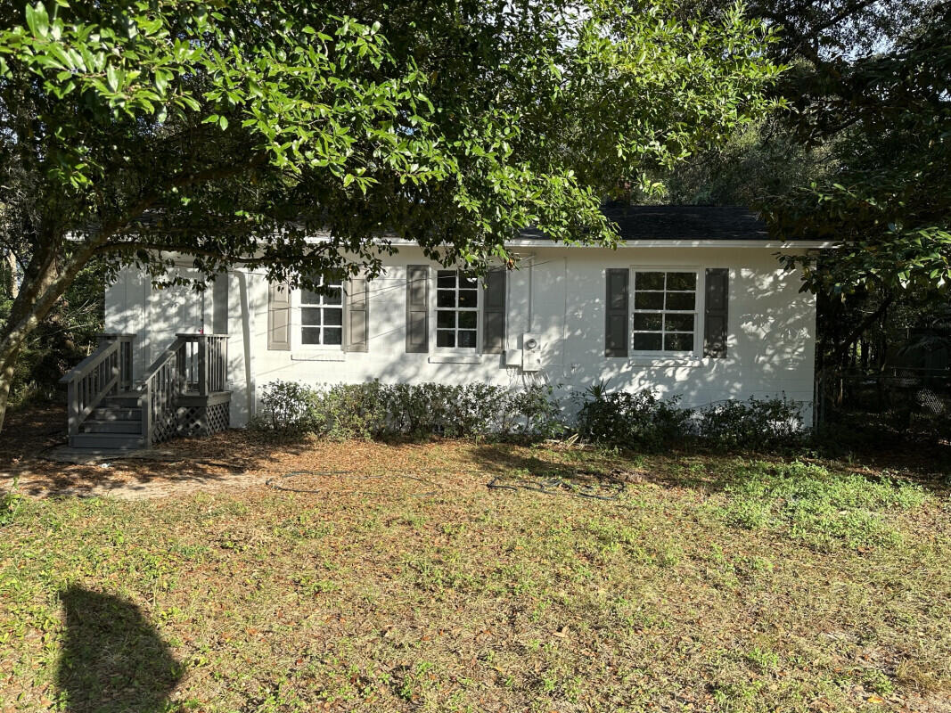 Cute cottage a block from the school!  Home has new roof, flooring, new cabinets and counters on a huge lot!  Check out today!
