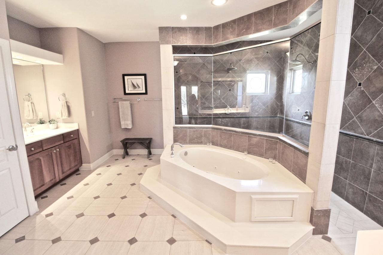 CHARDONNAY ESTATES - Residential